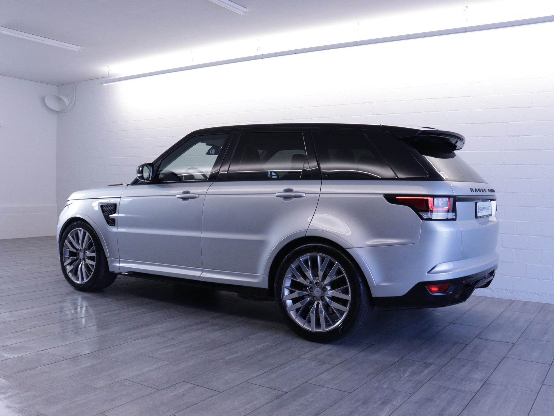LAND ROVER Range Rover Sport 5.0 V8 SC SVR-image-2