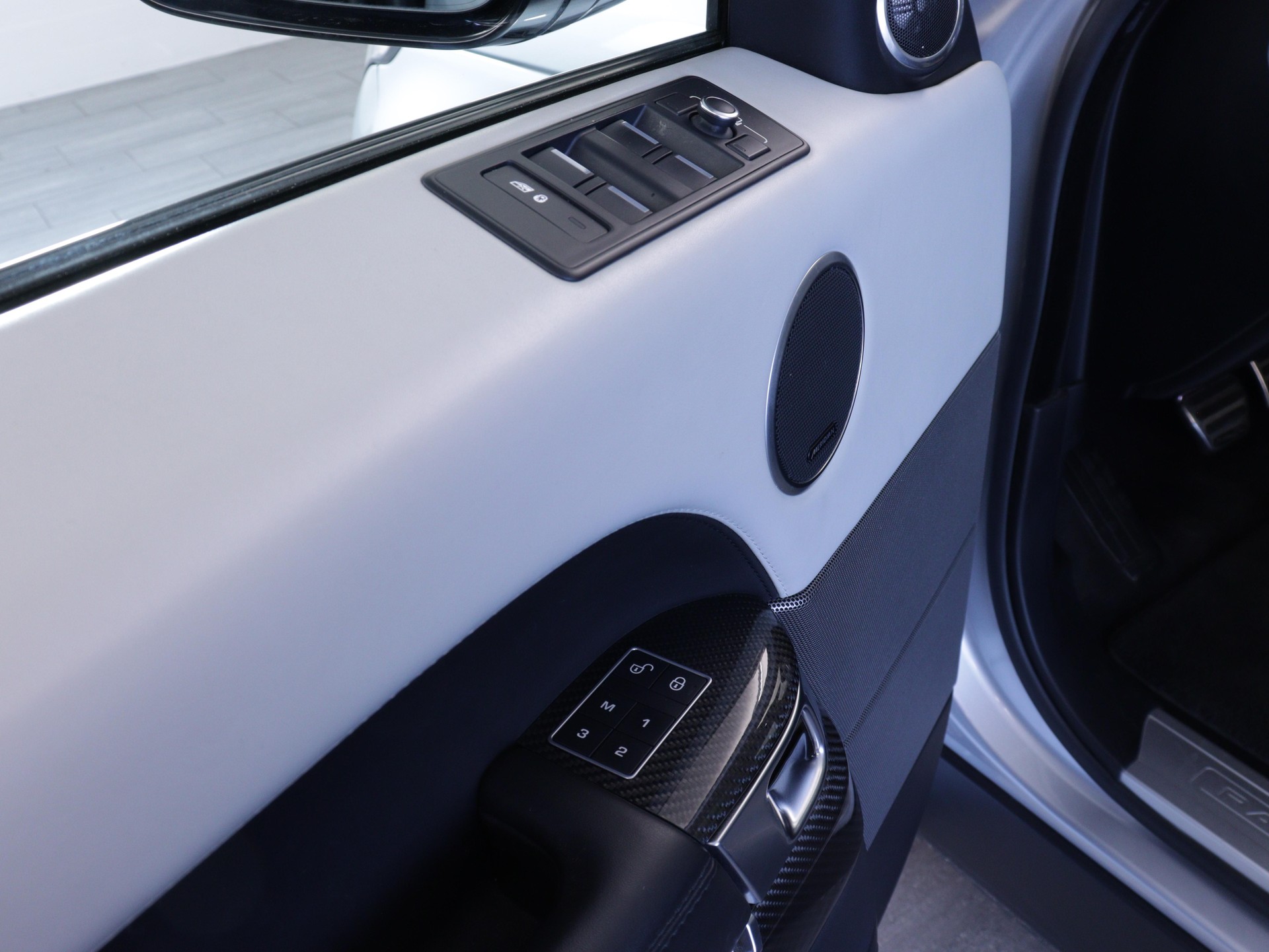 LAND ROVER Range Rover Sport 5.0 V8 SC SVR-image-9