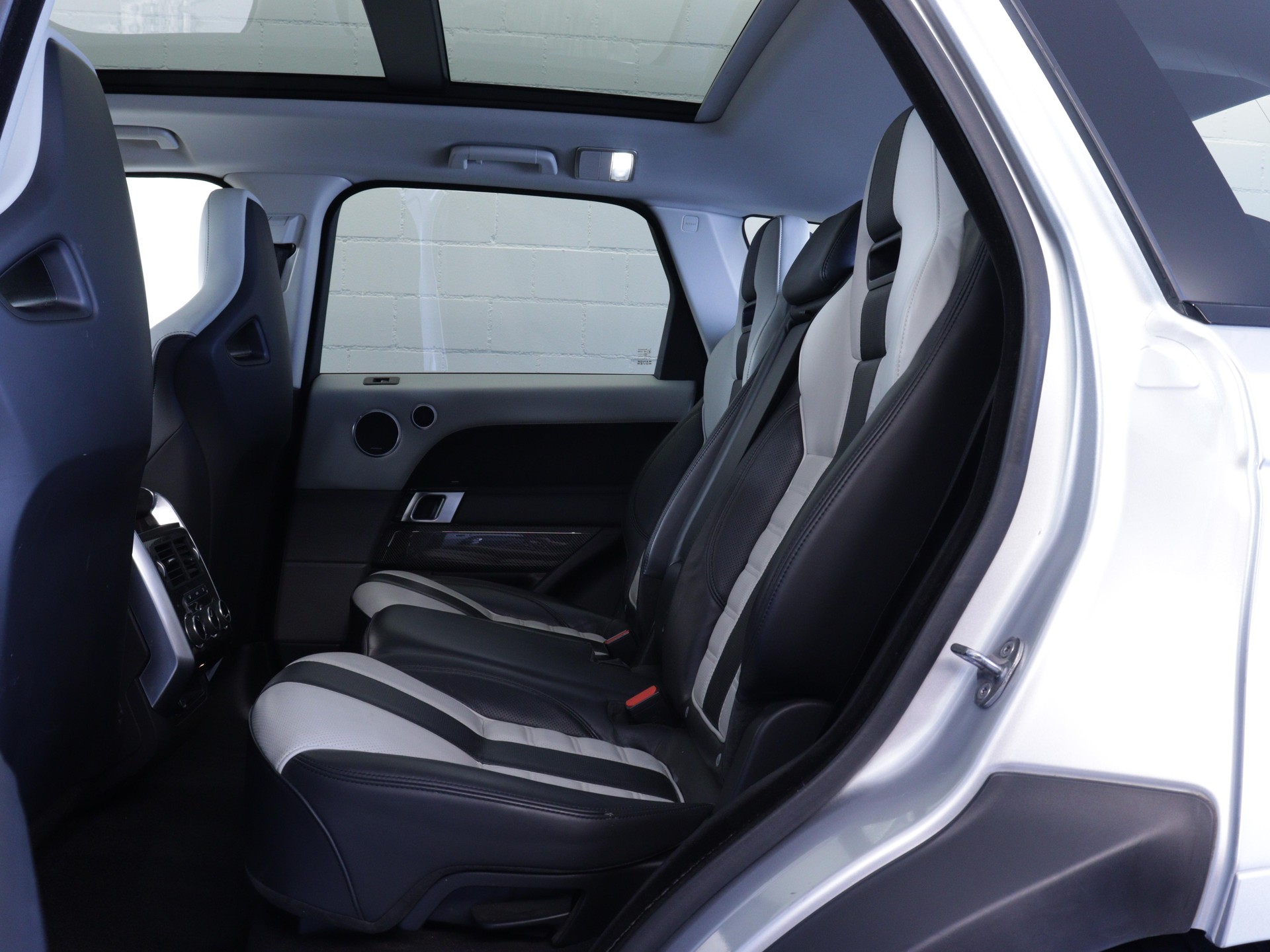 LAND ROVER Range Rover Sport 5.0 V8 SC SVR-image-6