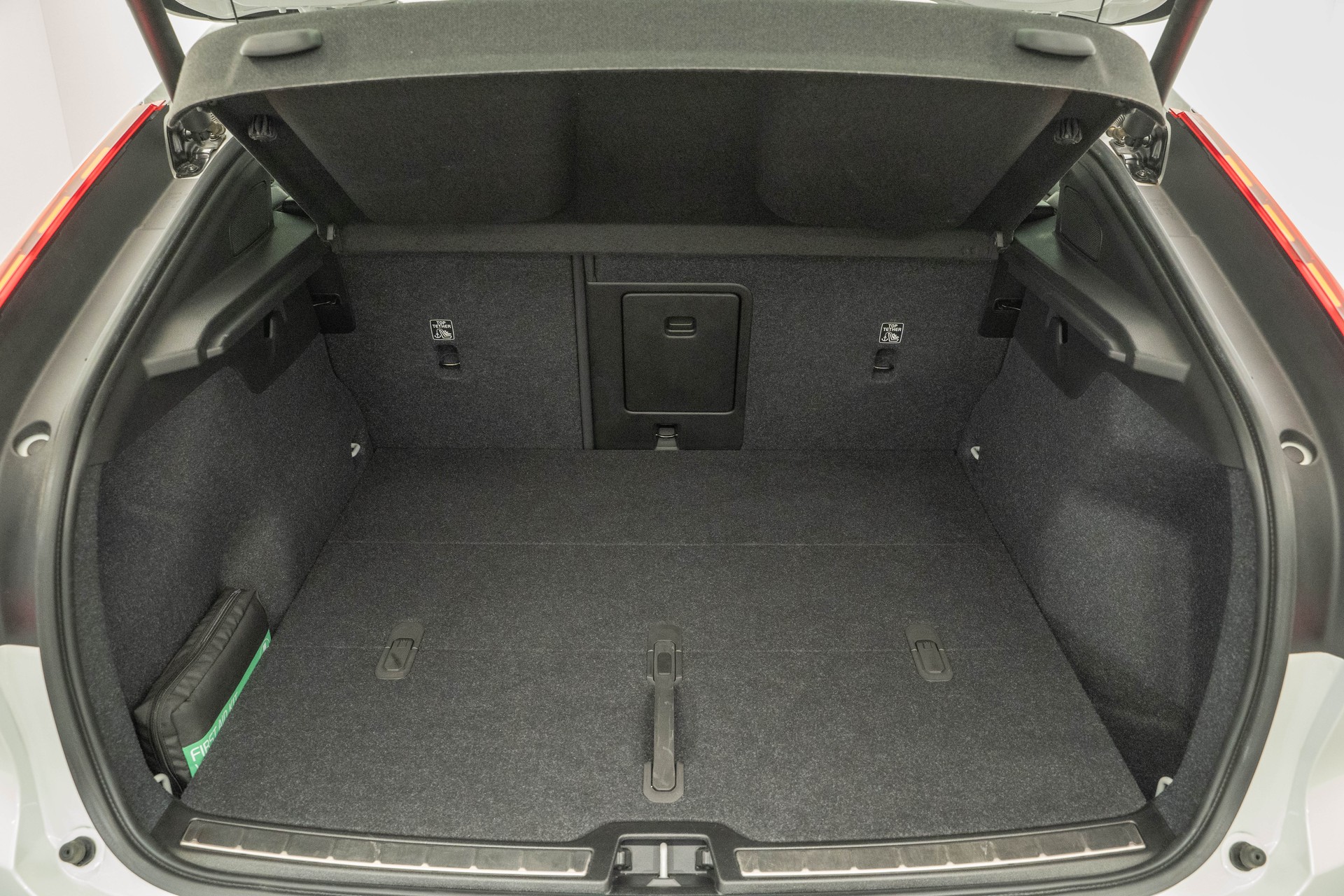 VOLVO C40 P8 Twin Recharge Ultimate AWD-image-4