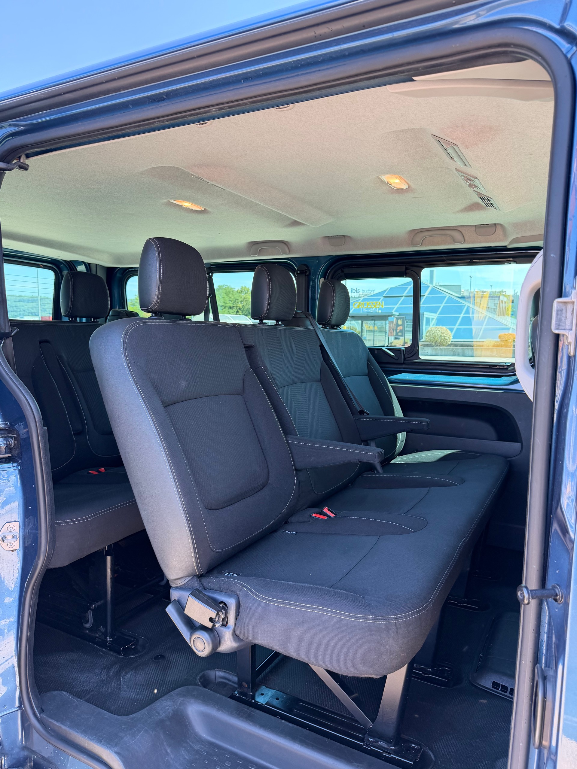 RENAULT Trafic ENERGY dCi 145 Grand Passenger Dynamique-image-12