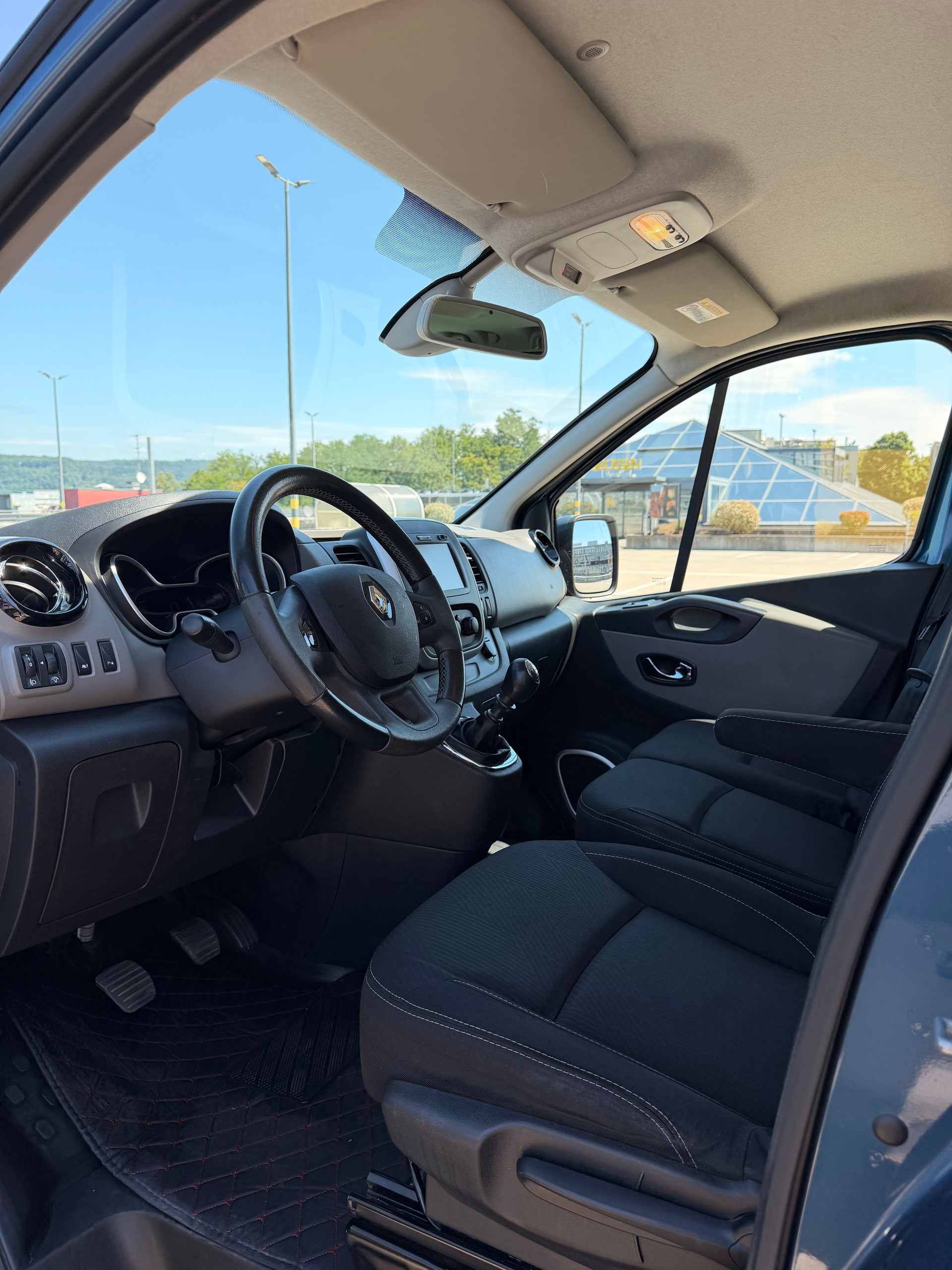 RENAULT Trafic ENERGY dCi 145 Grand Passenger Dynamique-image-9