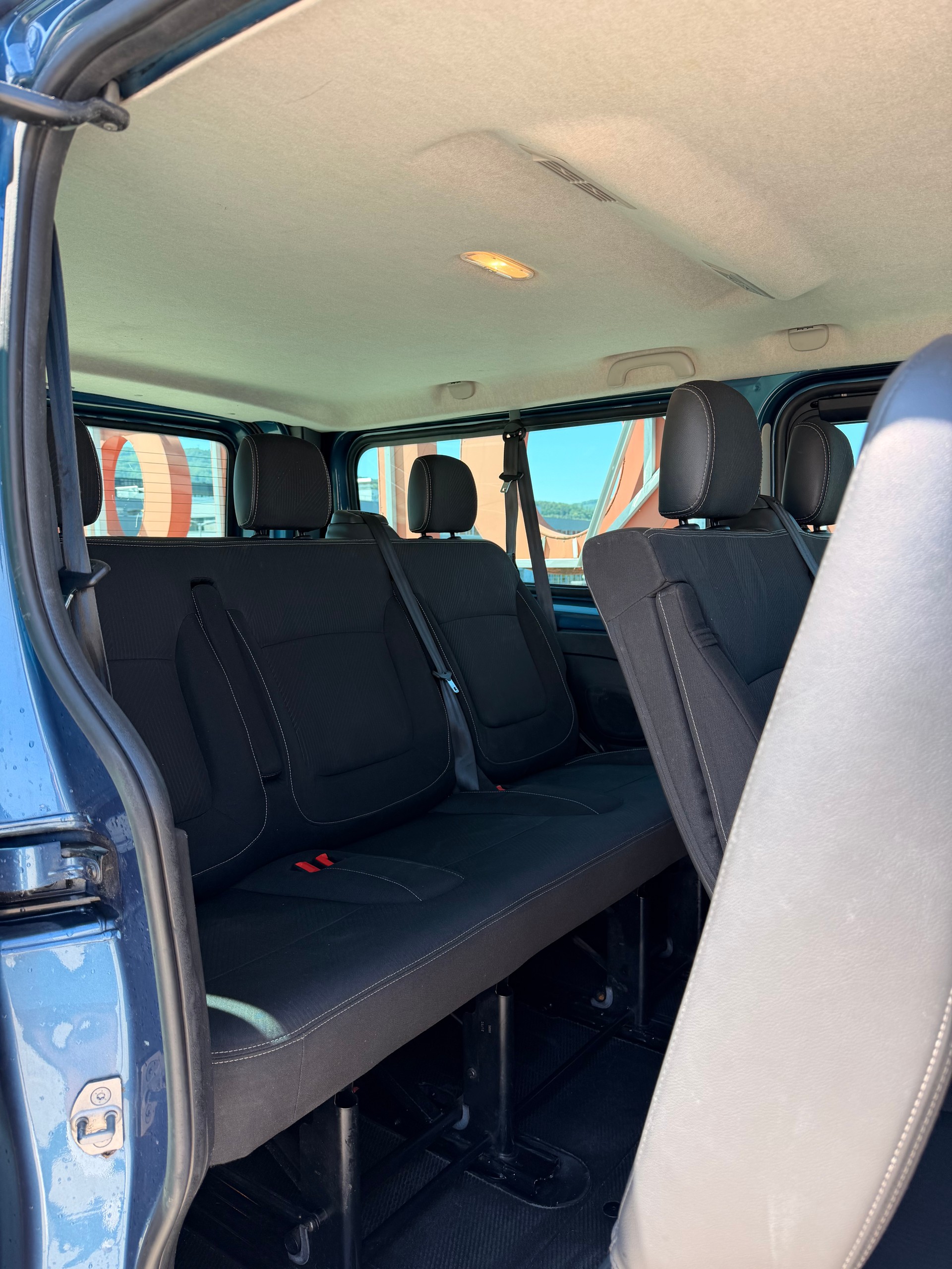RENAULT Trafic ENERGY dCi 145 Grand Passenger Dynamique-image-13