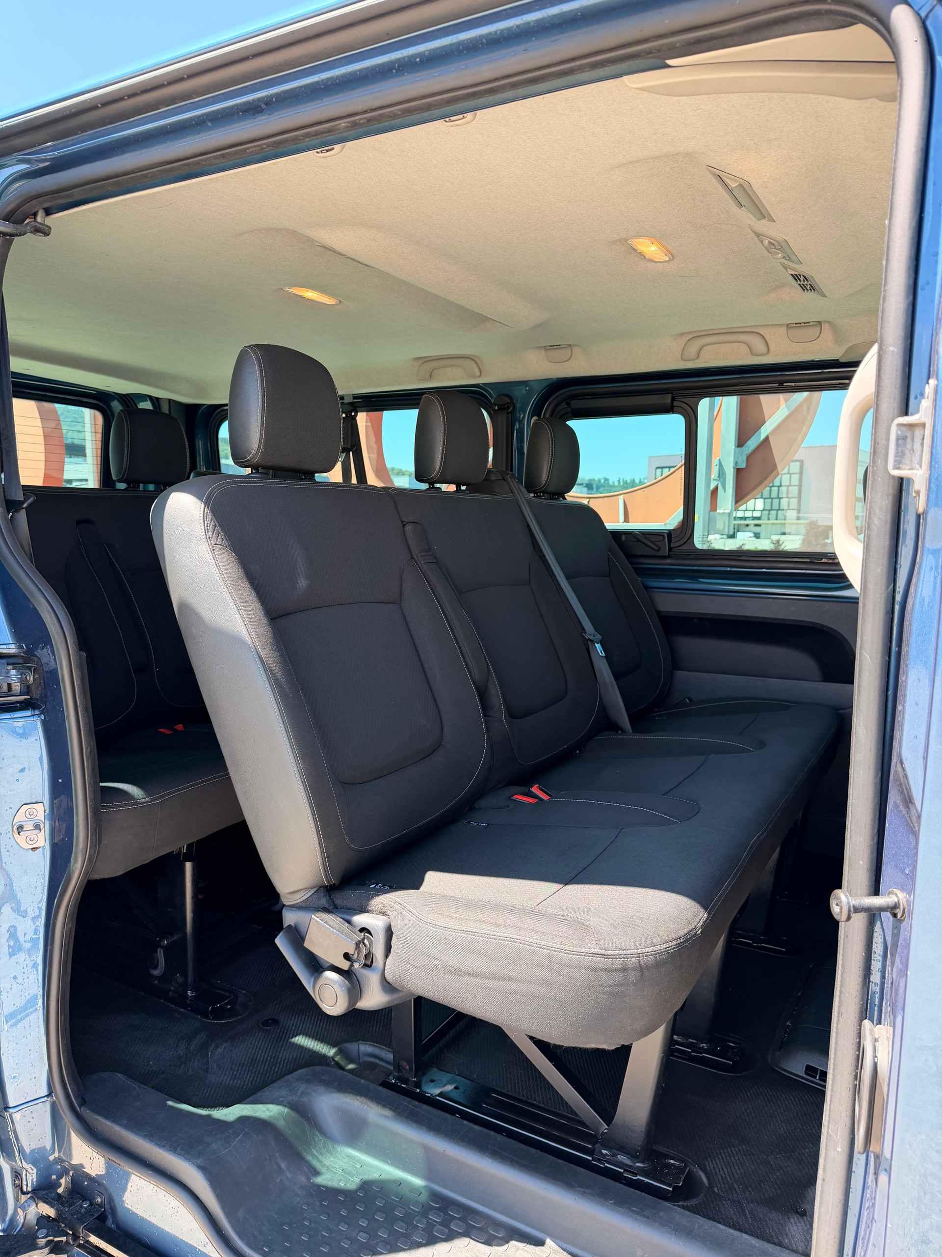 RENAULT Trafic ENERGY dCi 145 Grand Passenger Dynamique-image-11