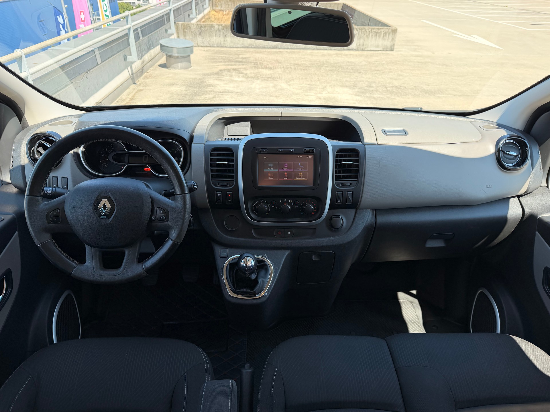 RENAULT Trafic ENERGY dCi 145 Grand Passenger Dynamique-image-8