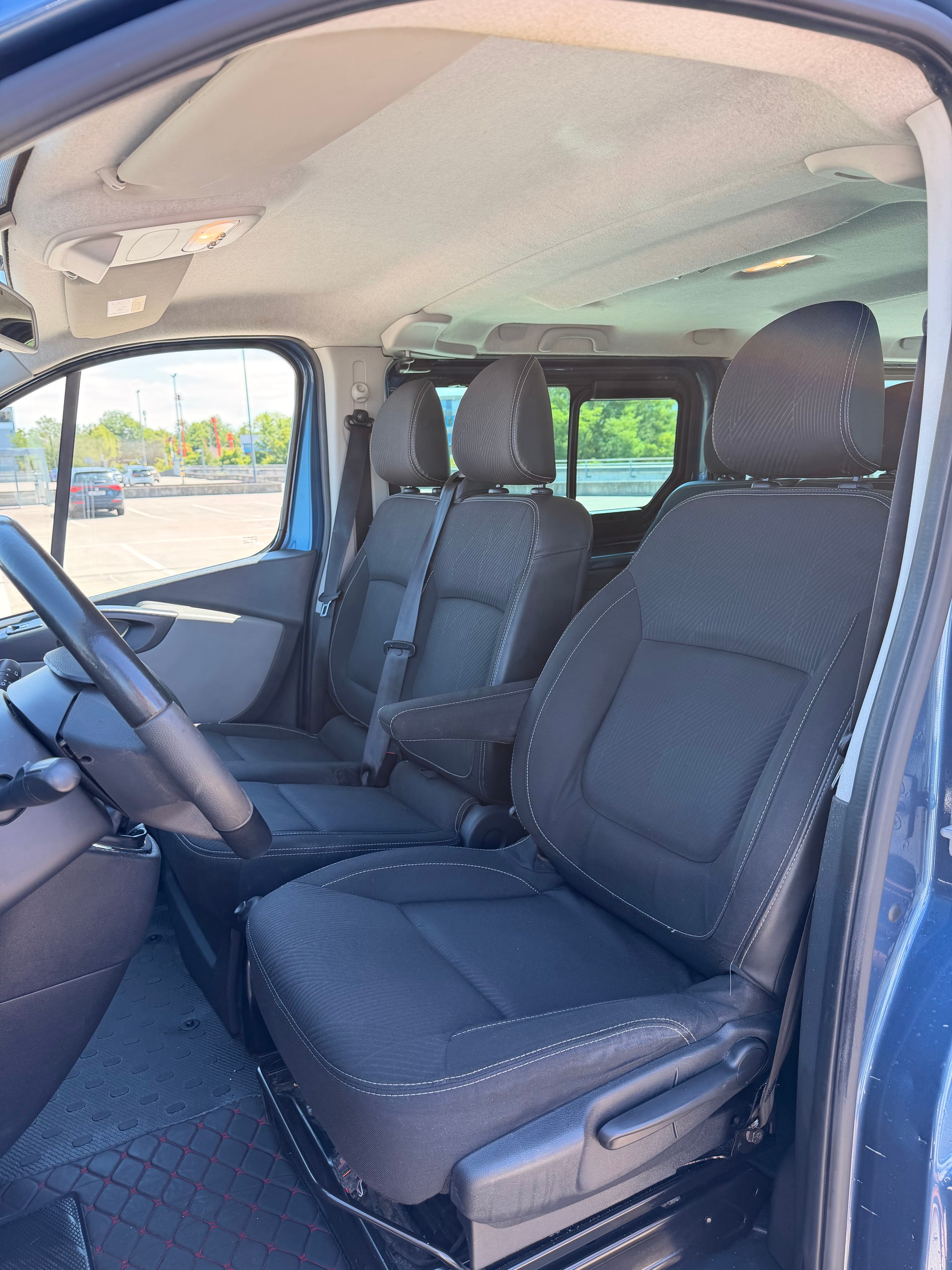 RENAULT Trafic ENERGY dCi 145 Grand Passenger Dynamique-image-10