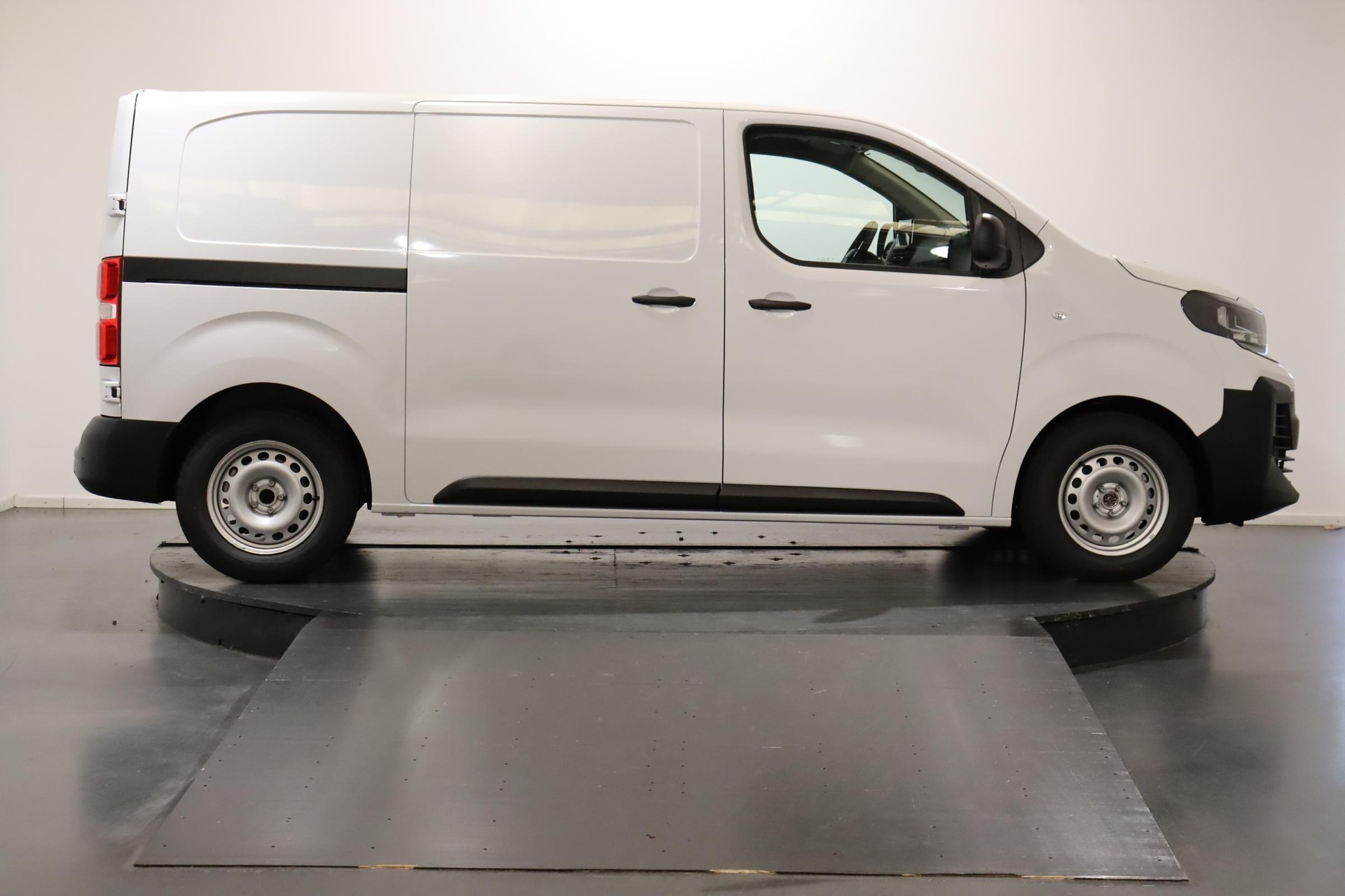 OPEL Vivaro Cargo 2.0 D 144 S/S-showroom-element-2