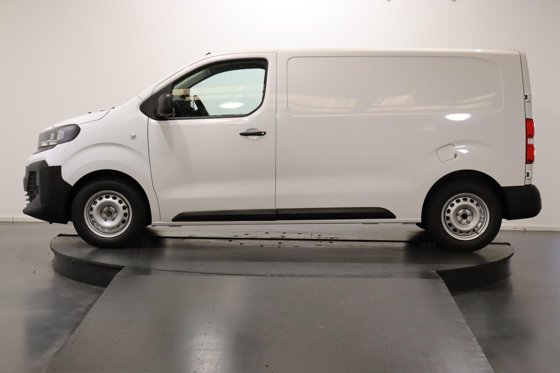 OPEL Vivaro Cargo 2.0 D 144 S/S-showroom-element-1