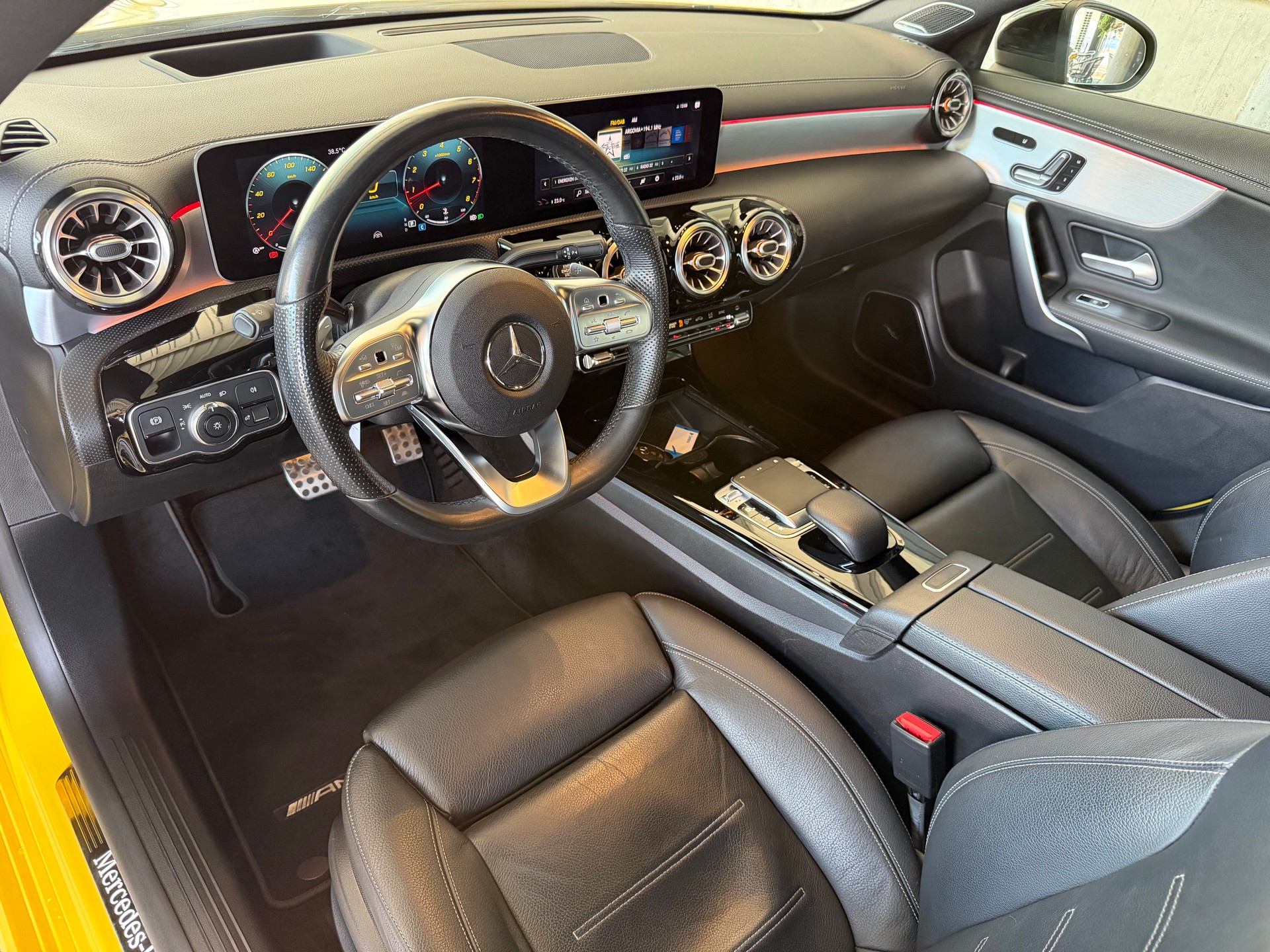 MERCEDES-BENZ CLA 250 4Matic AMG Line 7G-DCT *SONDERLACKIERUNG SUN-YELLOW*-image-15