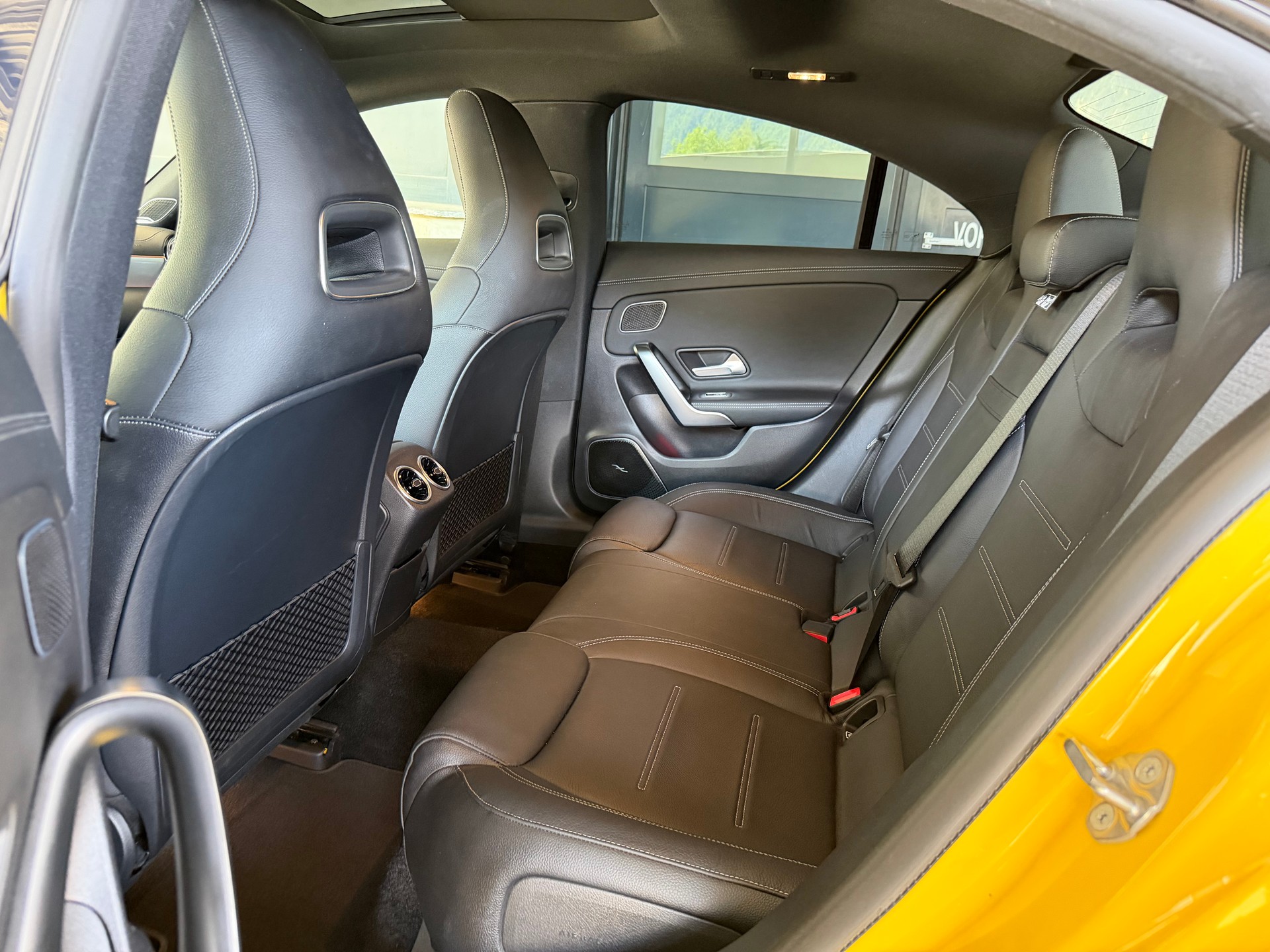 MERCEDES-BENZ CLA 250 4Matic AMG Line 7G-DCT *SONDERLACKIERUNG SUN-YELLOW*-image-17