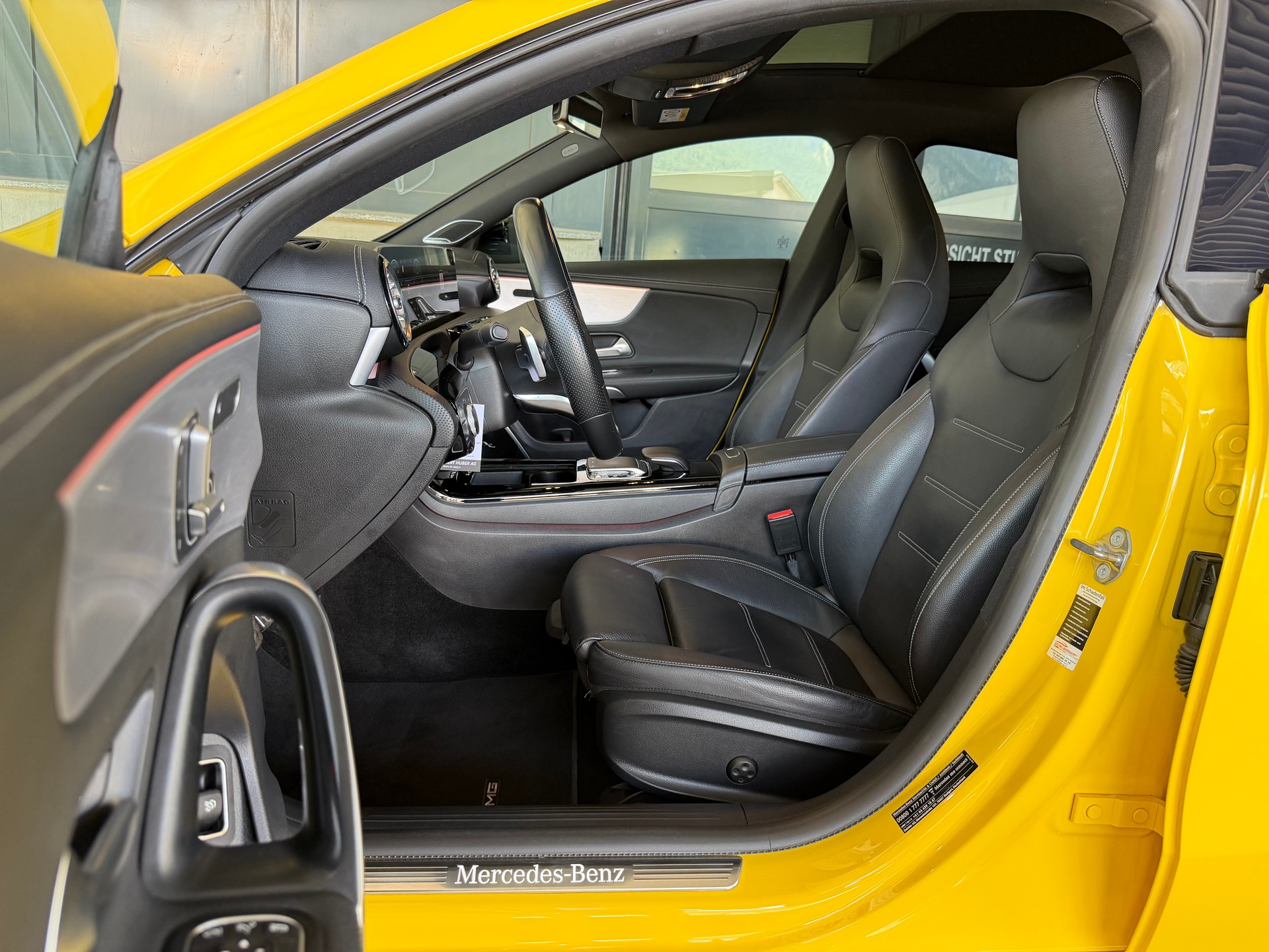 MERCEDES-BENZ CLA 250 4Matic AMG Line 7G-DCT *SONDERLACKIERUNG SUN-YELLOW*-image-16