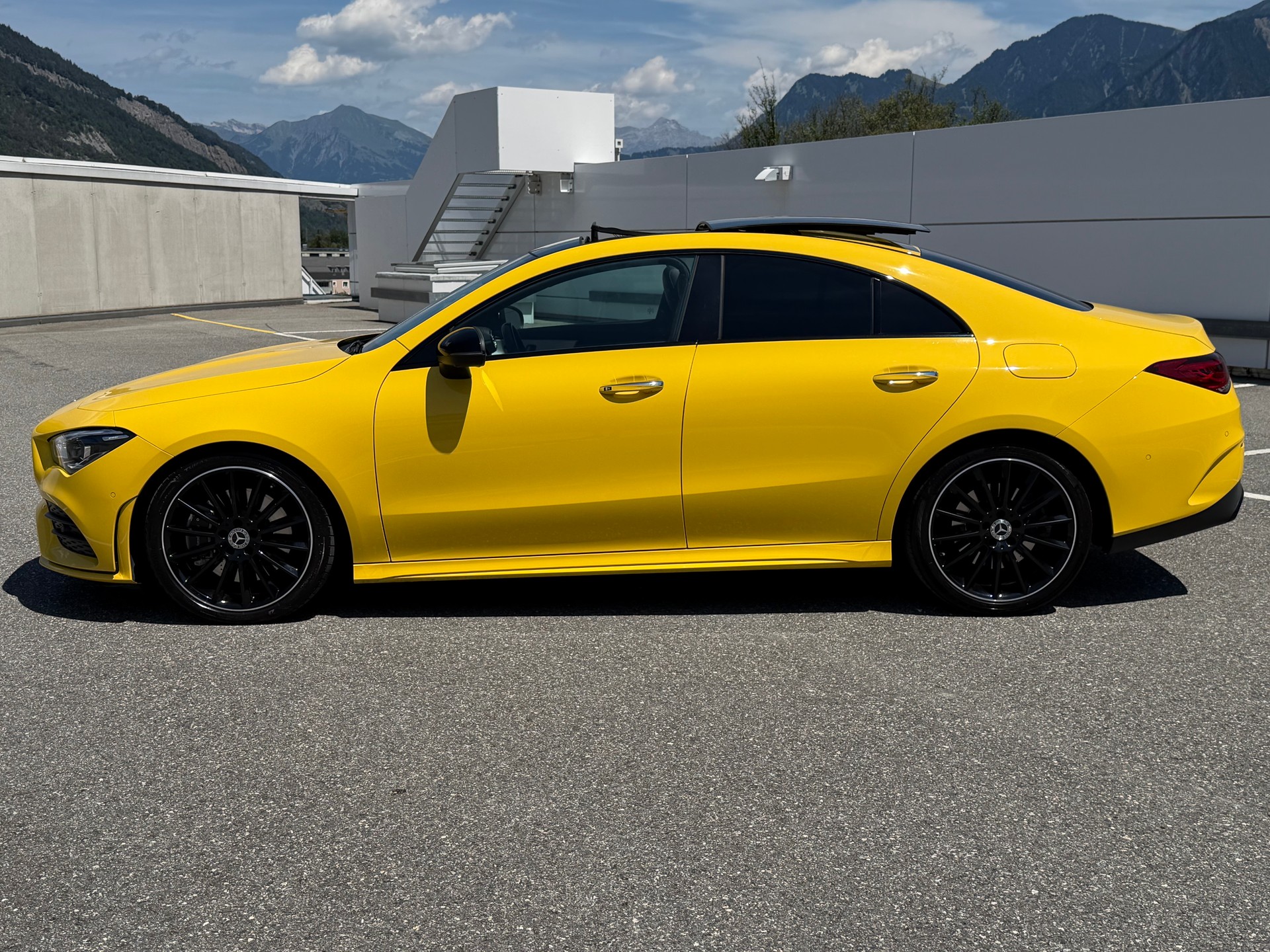 MERCEDES-BENZ CLA 250 4Matic AMG Line 7G-DCT *SONDERLACKIERUNG SUN-YELLOW*-showroom-element-2