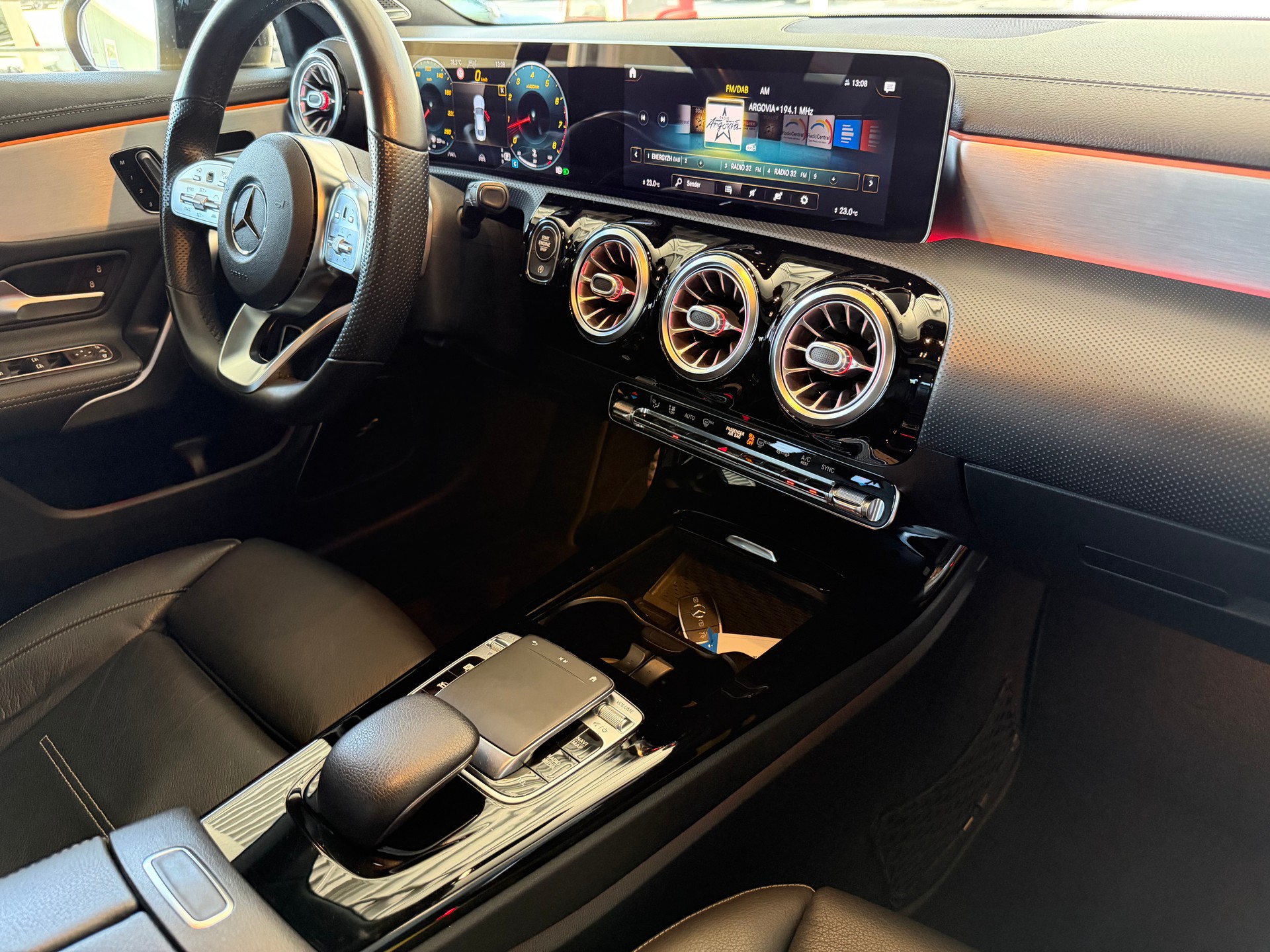 MERCEDES-BENZ CLA 250 4Matic AMG Line 7G-DCT *SONDERLACKIERUNG SUN-YELLOW*-image-25