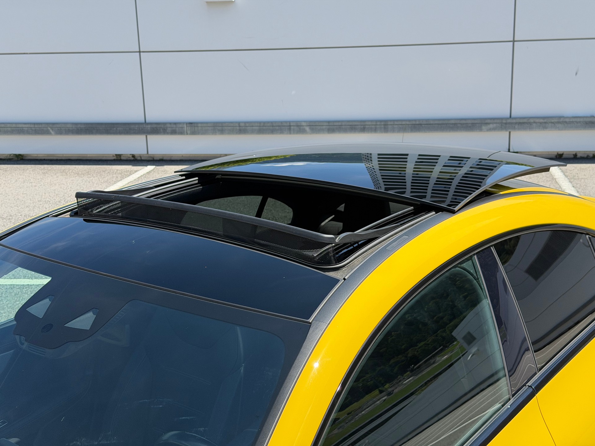 MERCEDES-BENZ CLA 250 4Matic AMG Line 7G-DCT *SONDERLACKIERUNG SUN-YELLOW*-image-12