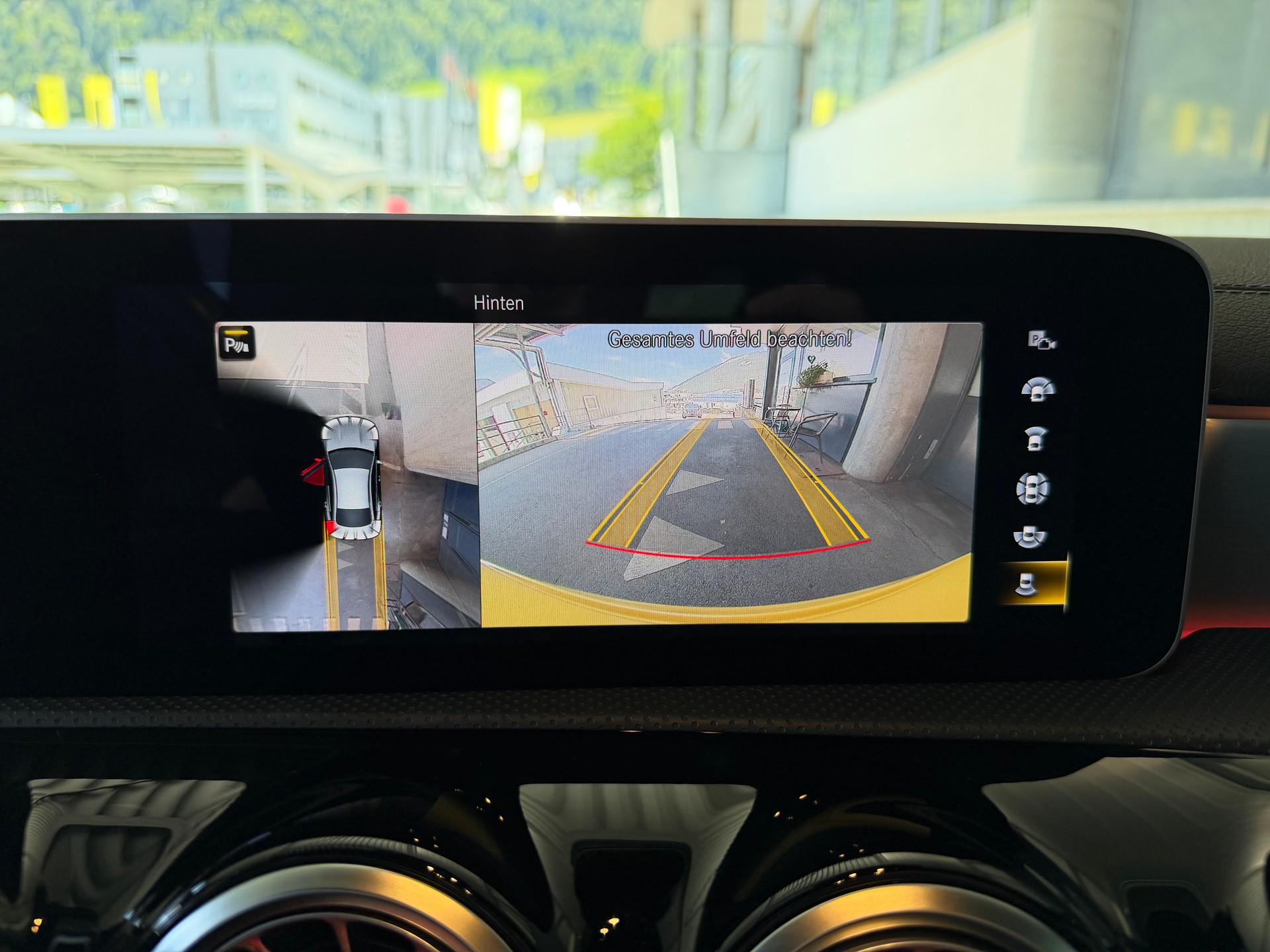 MERCEDES-BENZ CLA 250 4Matic AMG Line 7G-DCT *SONDERLACKIERUNG SUN-YELLOW*-image-29