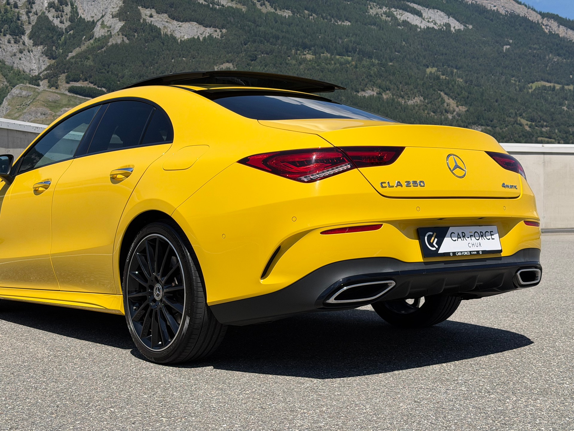 MERCEDES-BENZ CLA 250 4Matic AMG Line 7G-DCT *SONDERLACKIERUNG SUN-YELLOW*-image-11