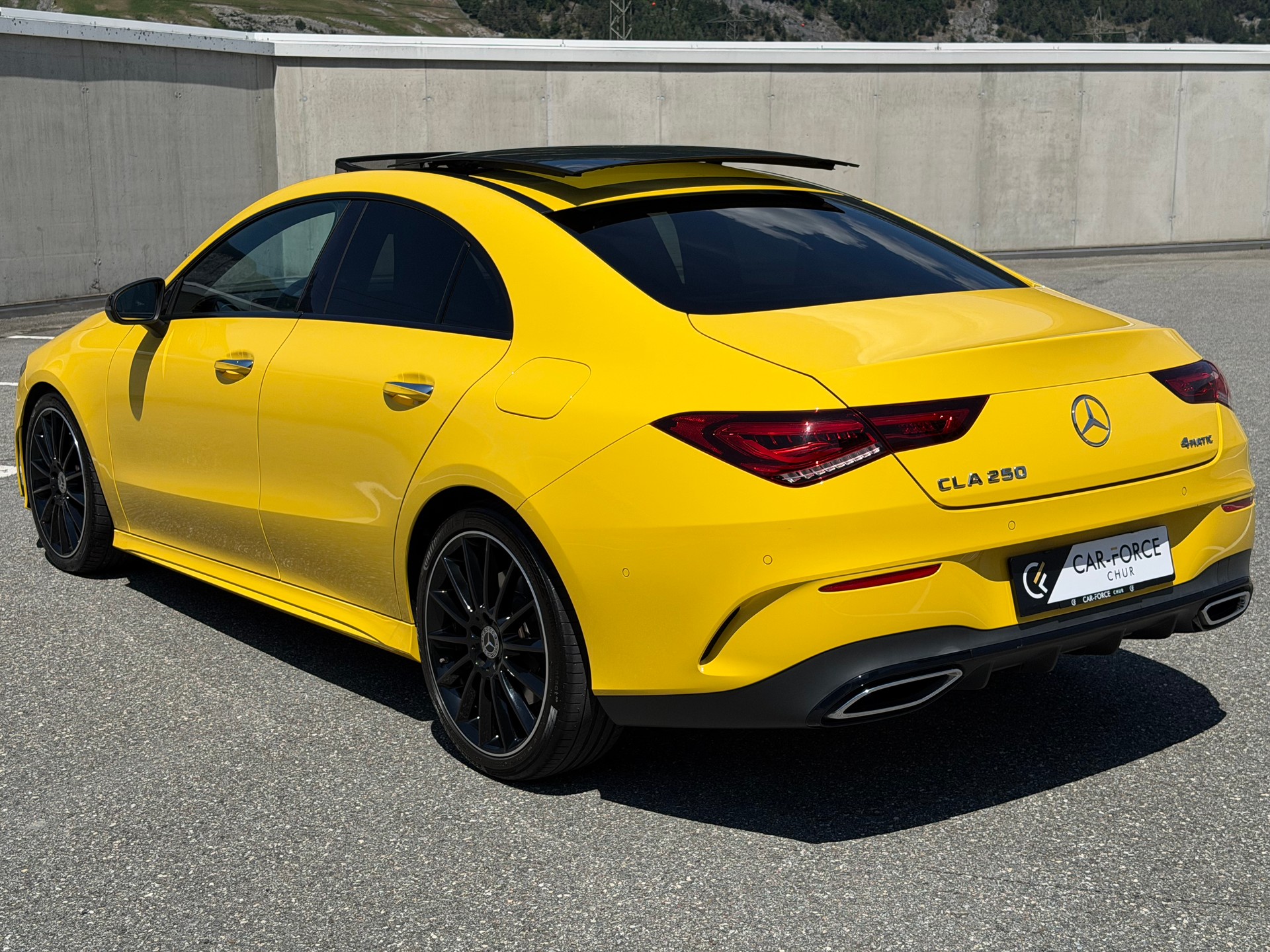 MERCEDES-BENZ CLA 250 4Matic AMG Line 7G-DCT *SONDERLACKIERUNG SUN-YELLOW*-showroom-element-3