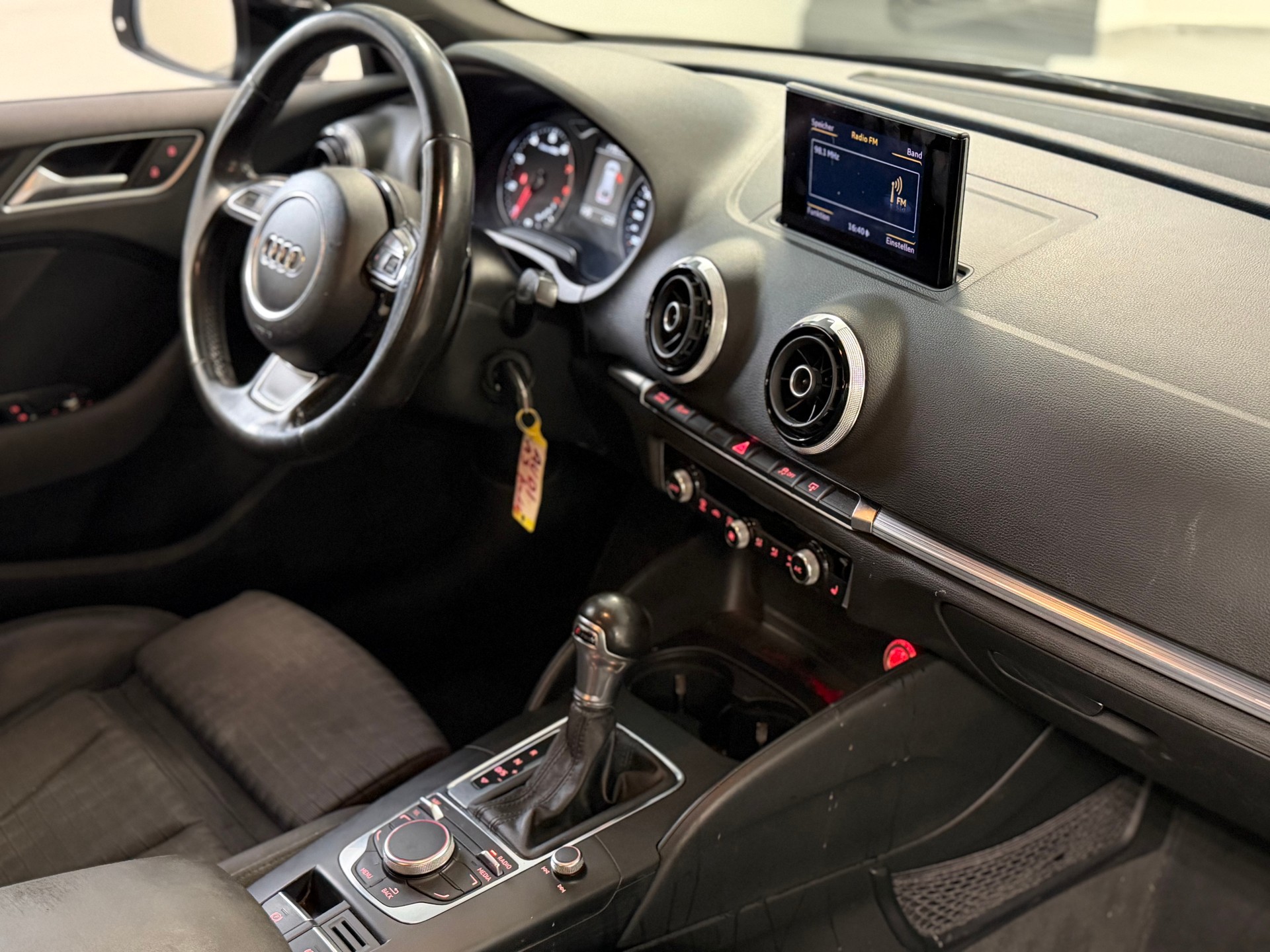 AUDI A3 Sportback 1.4 TFSI Ambition S-tronic-image-2