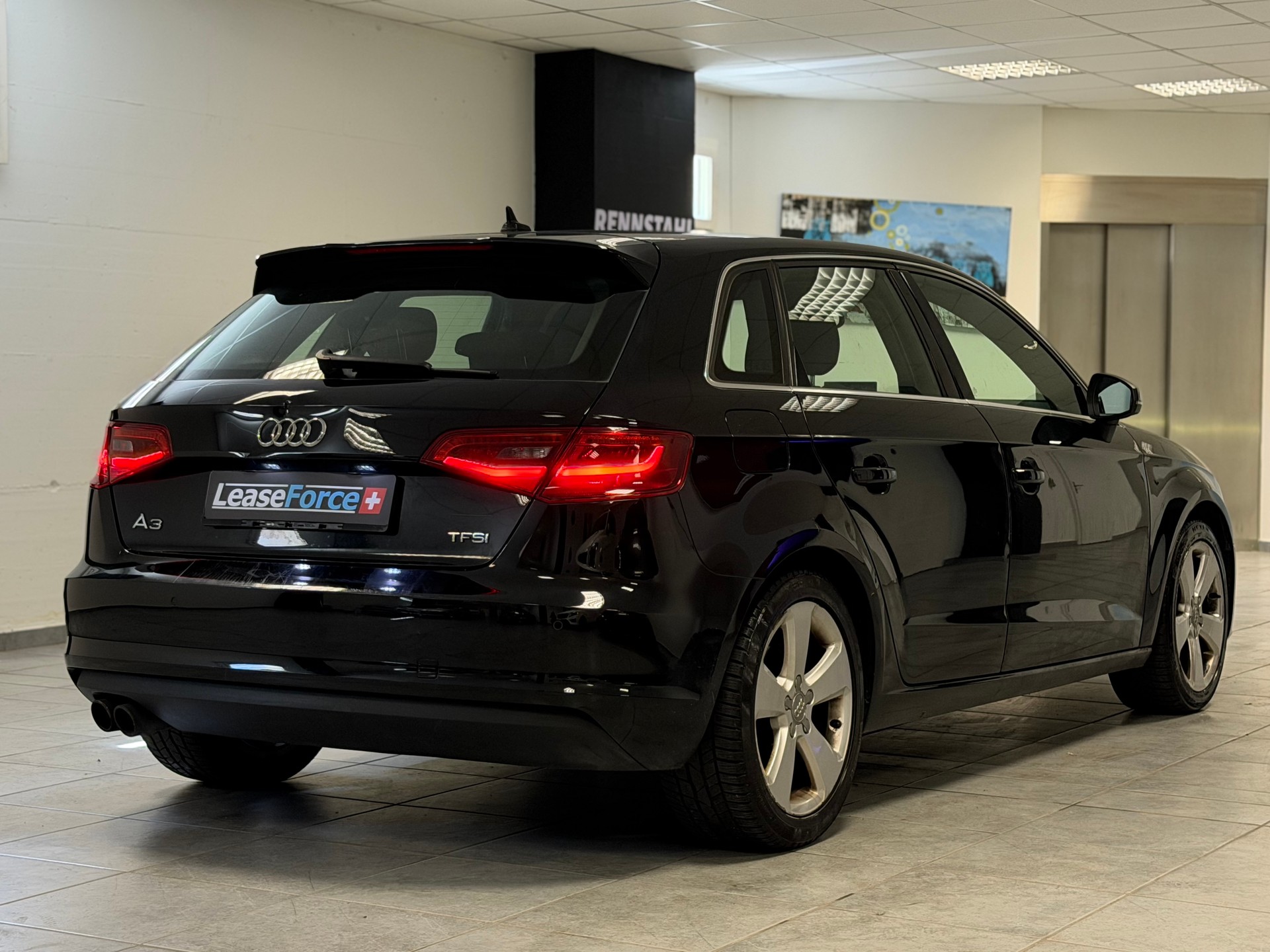 AUDI A3 Sportback 1.4 TFSI Ambition S-tronic-image-13
