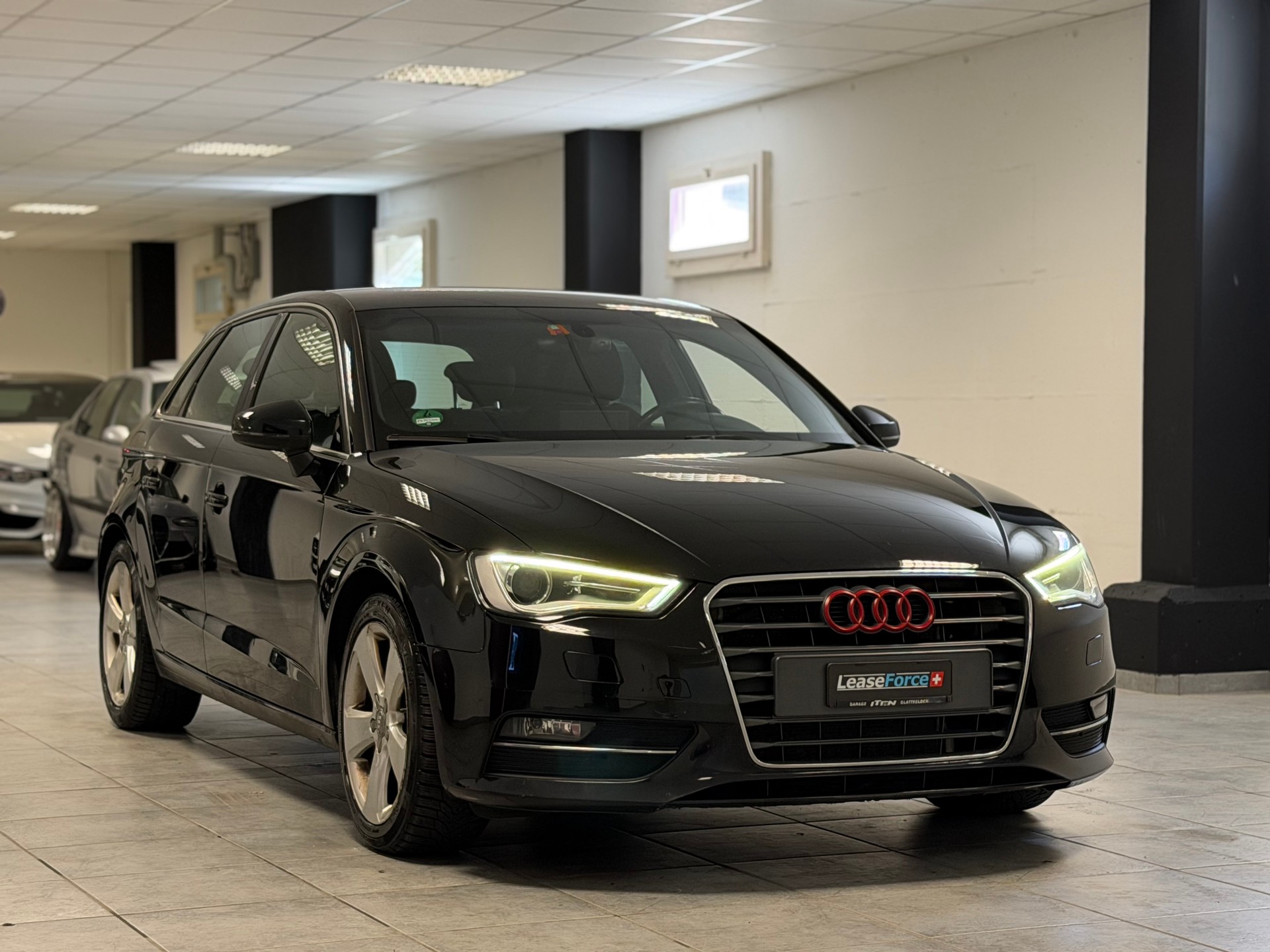 AUDI A3 Sportback 1.4 TFSI Ambition S-tronic-image-15