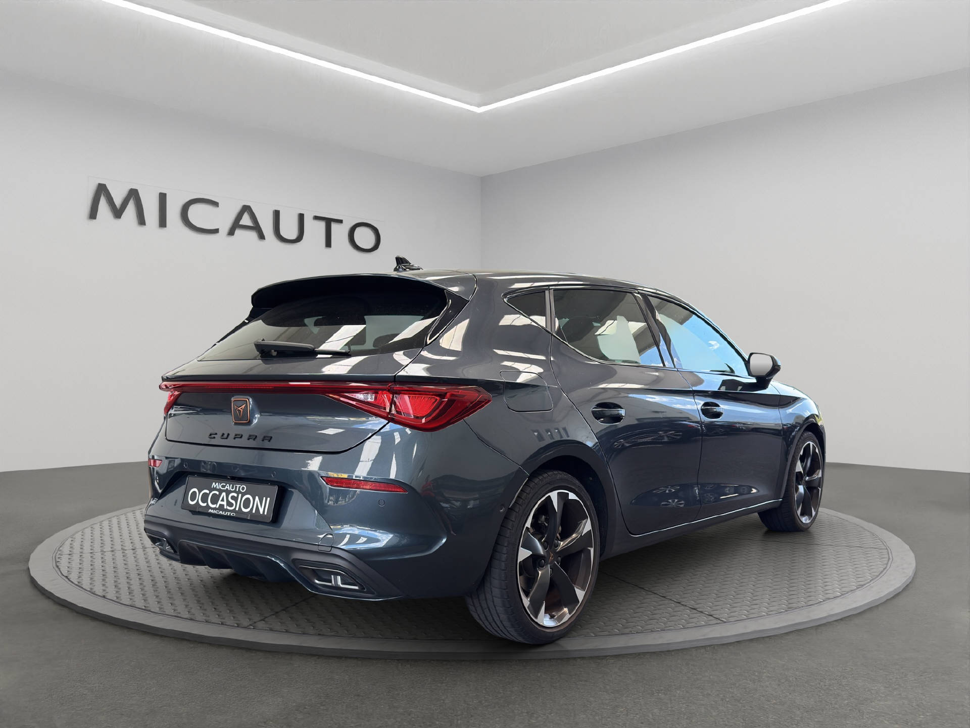 CUPRA Leon 1.5 eTSI DSG-image-1