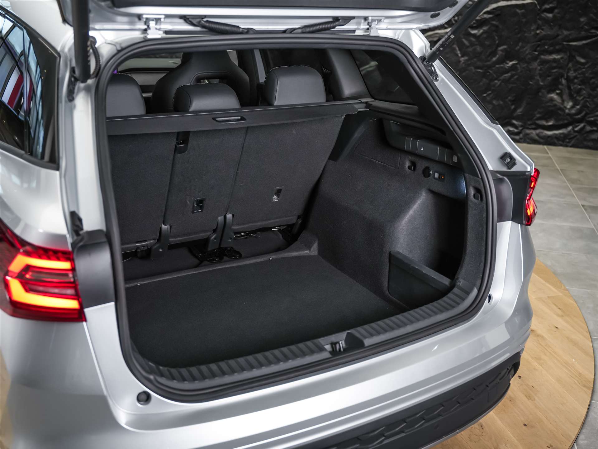 SKODA Kodiaq 2.0 TDI Sportline 4x4 *Werksgarantie*Abstandsregler*Matrix LED Scheinwerfer*-image-46