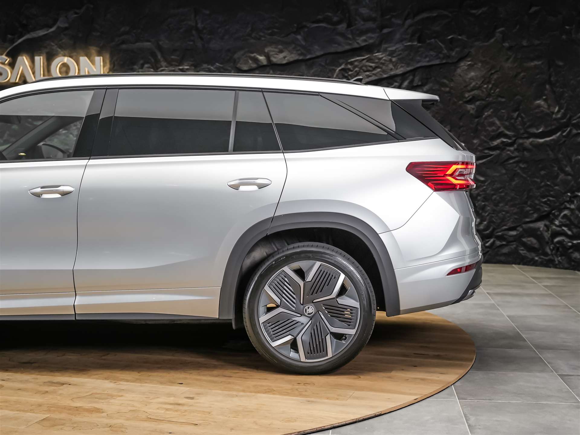 SKODA Kodiaq 2.0 TDI Sportline 4x4 *Werksgarantie*Abstandsregler*Matrix LED Scheinwerfer*-image-17