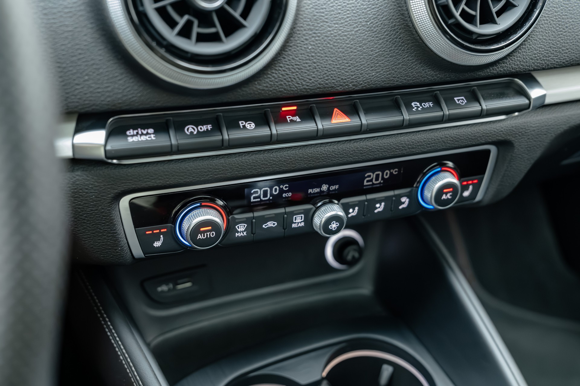 AUDI S3 Sportback 2.0 TFSI quattro S-tronic-image-10