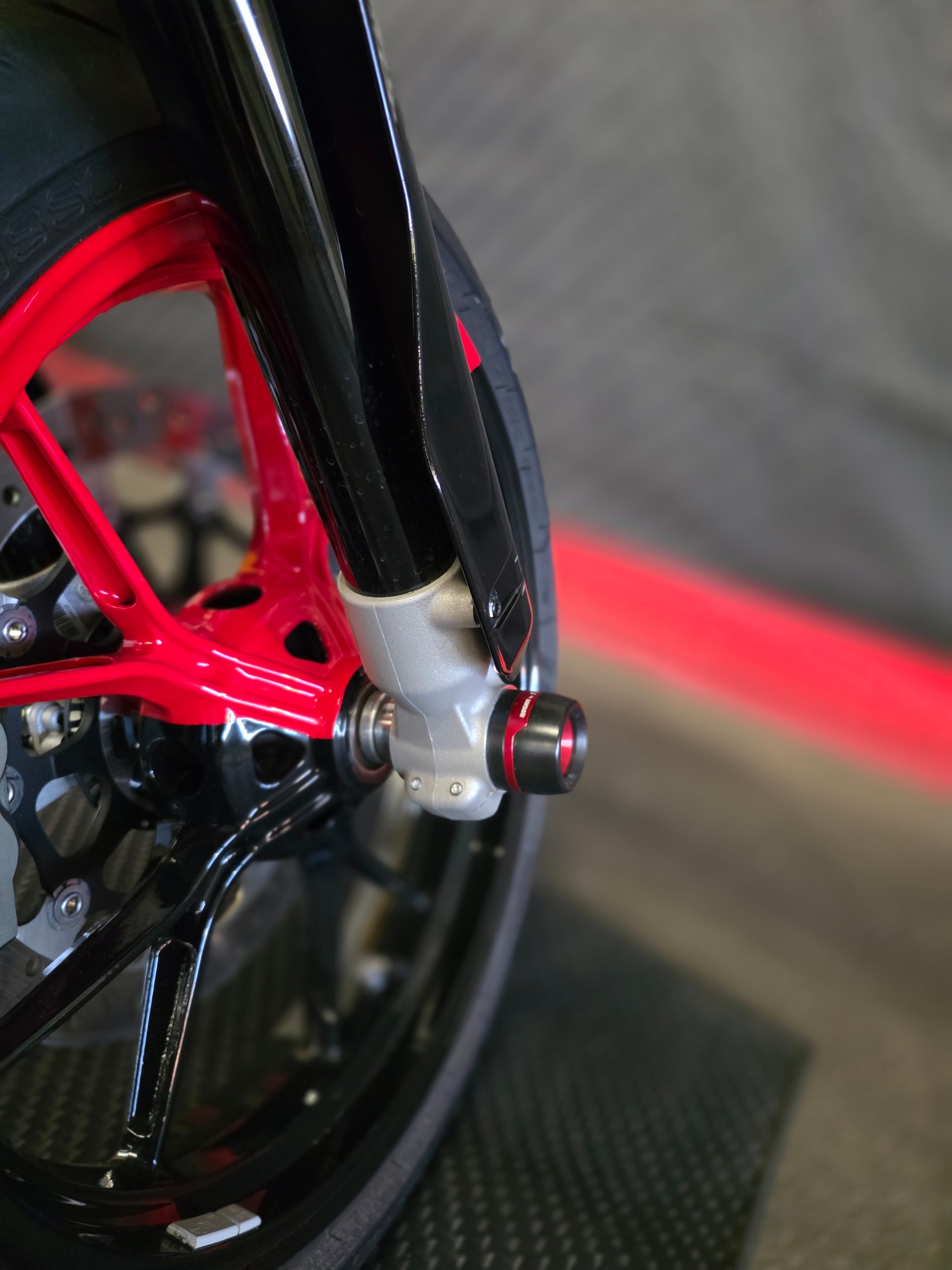 DUCATI Hypermotard 698 RVE-image-8