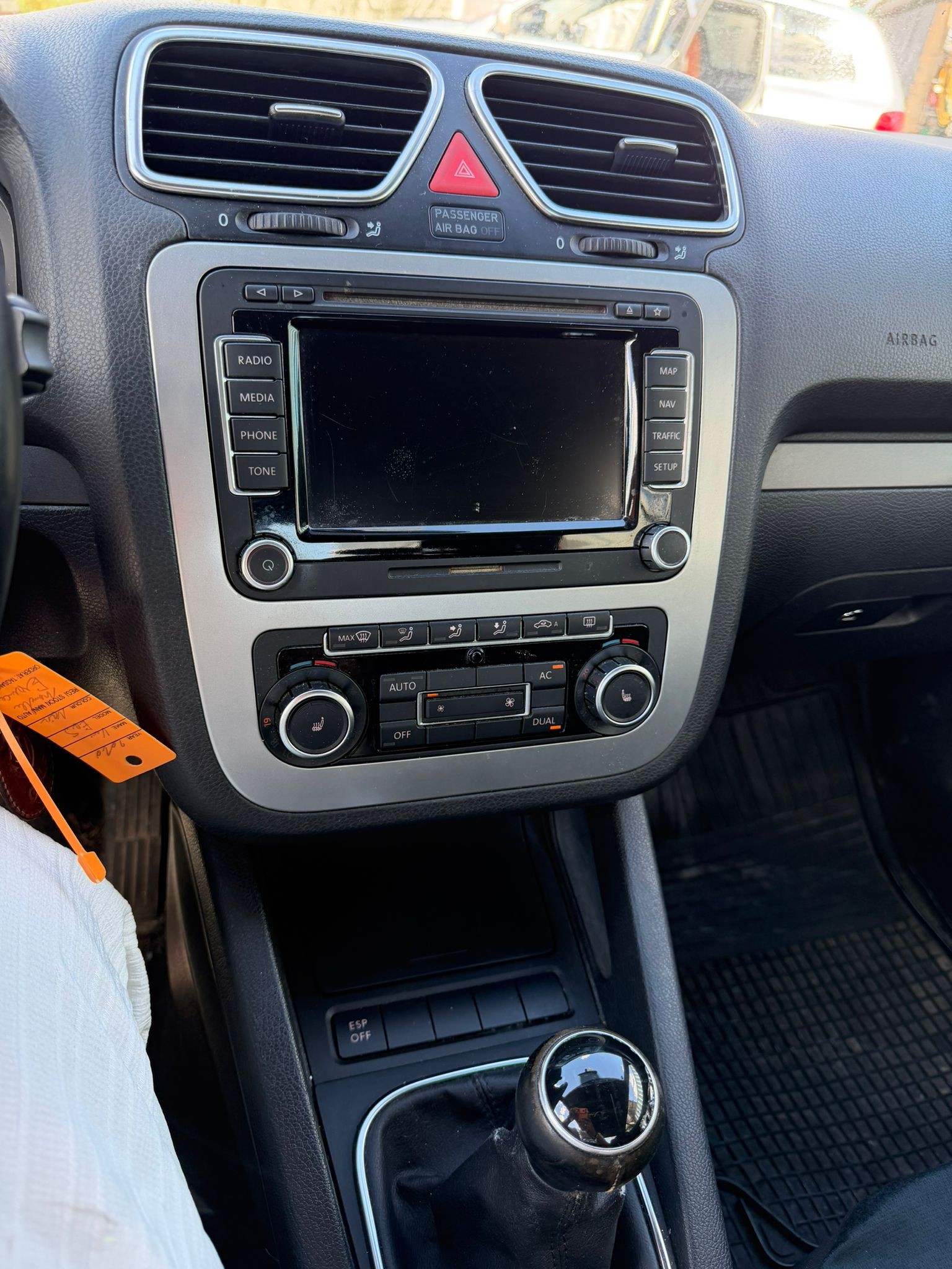 VW Eos 1.4 TSI BlueMotion Technology White Night-image-10
