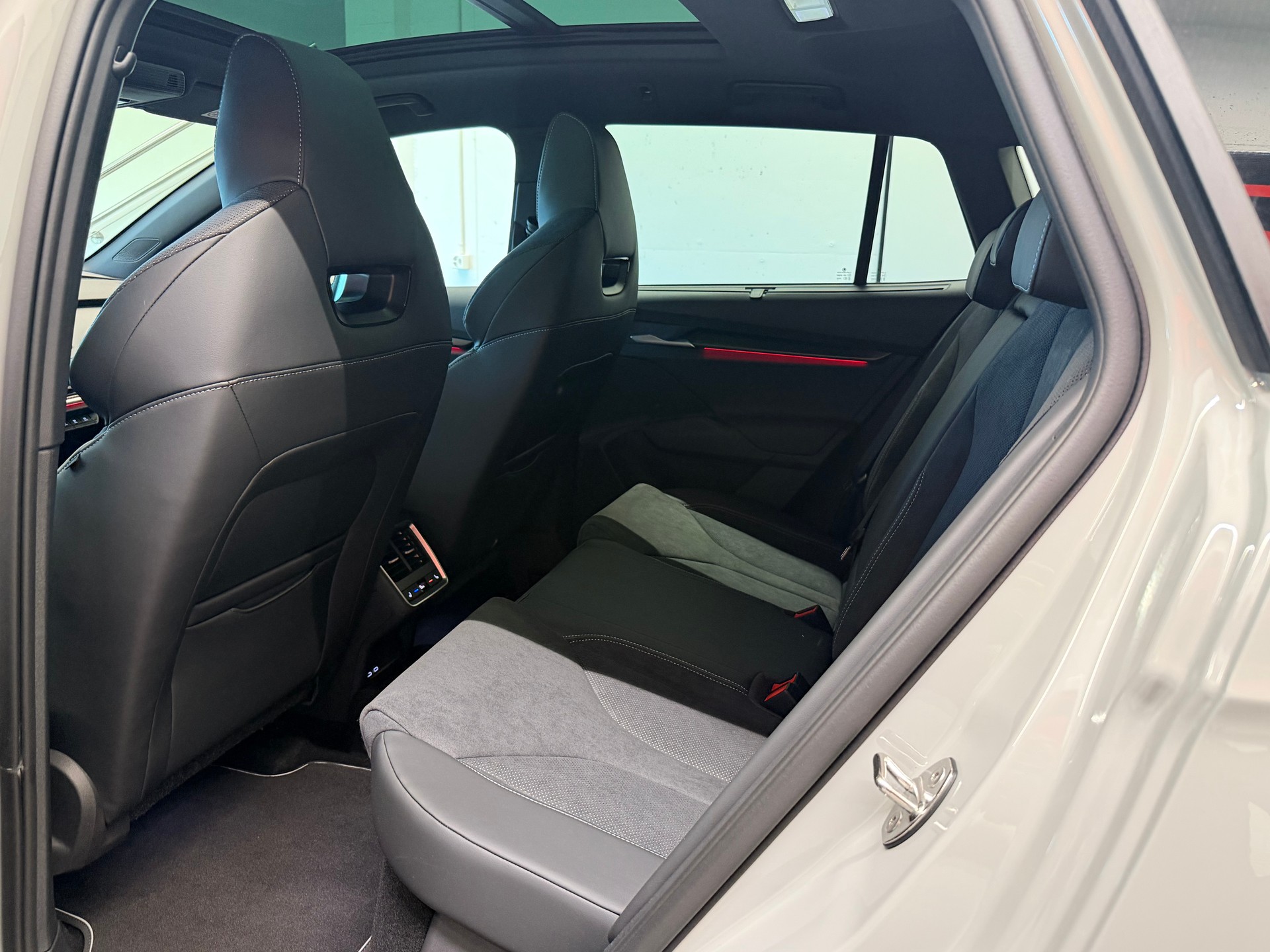 SKODA Enyaq 85x Sportline 4x4-image-18