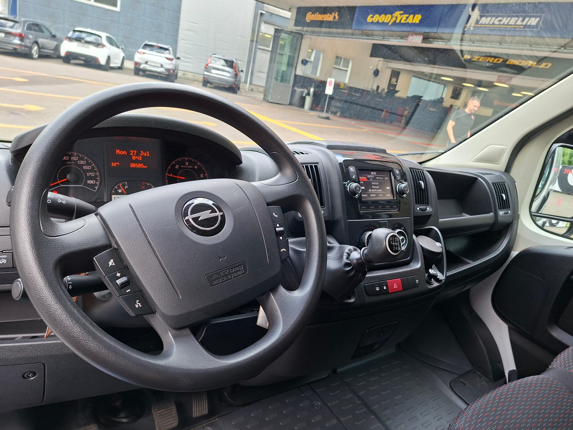 OPEL 2.2 TD 165 L3H2-image-2