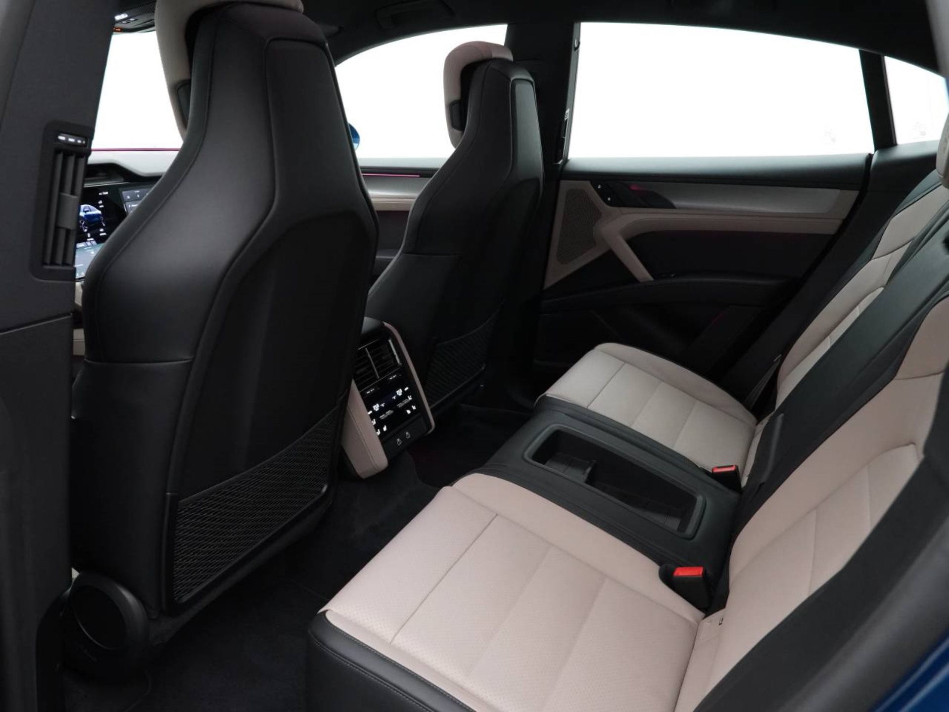 PORSCHE Cayenne S Coupé Electric-image-27