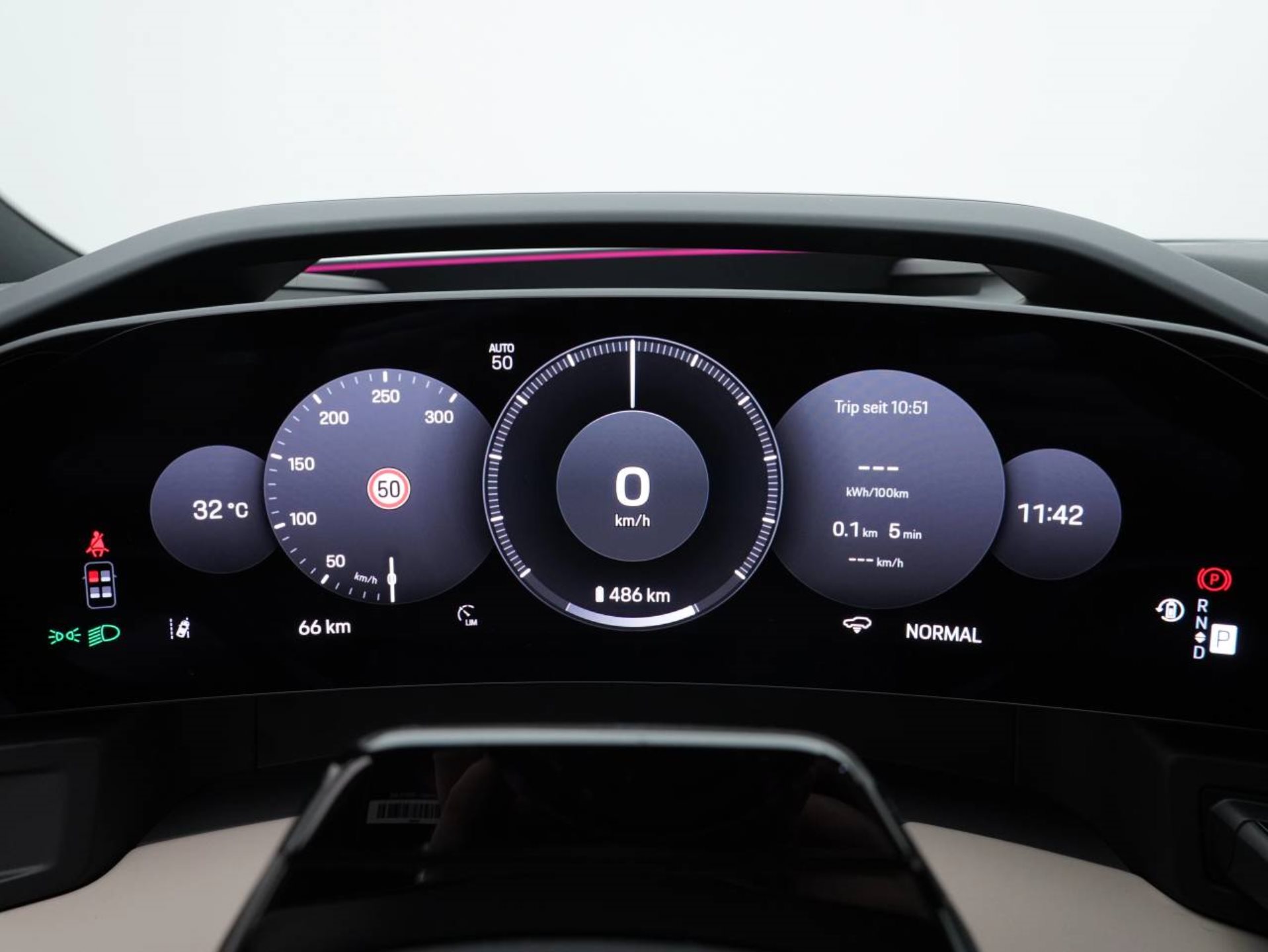 PORSCHE Cayenne S Coupé Electric-image-16