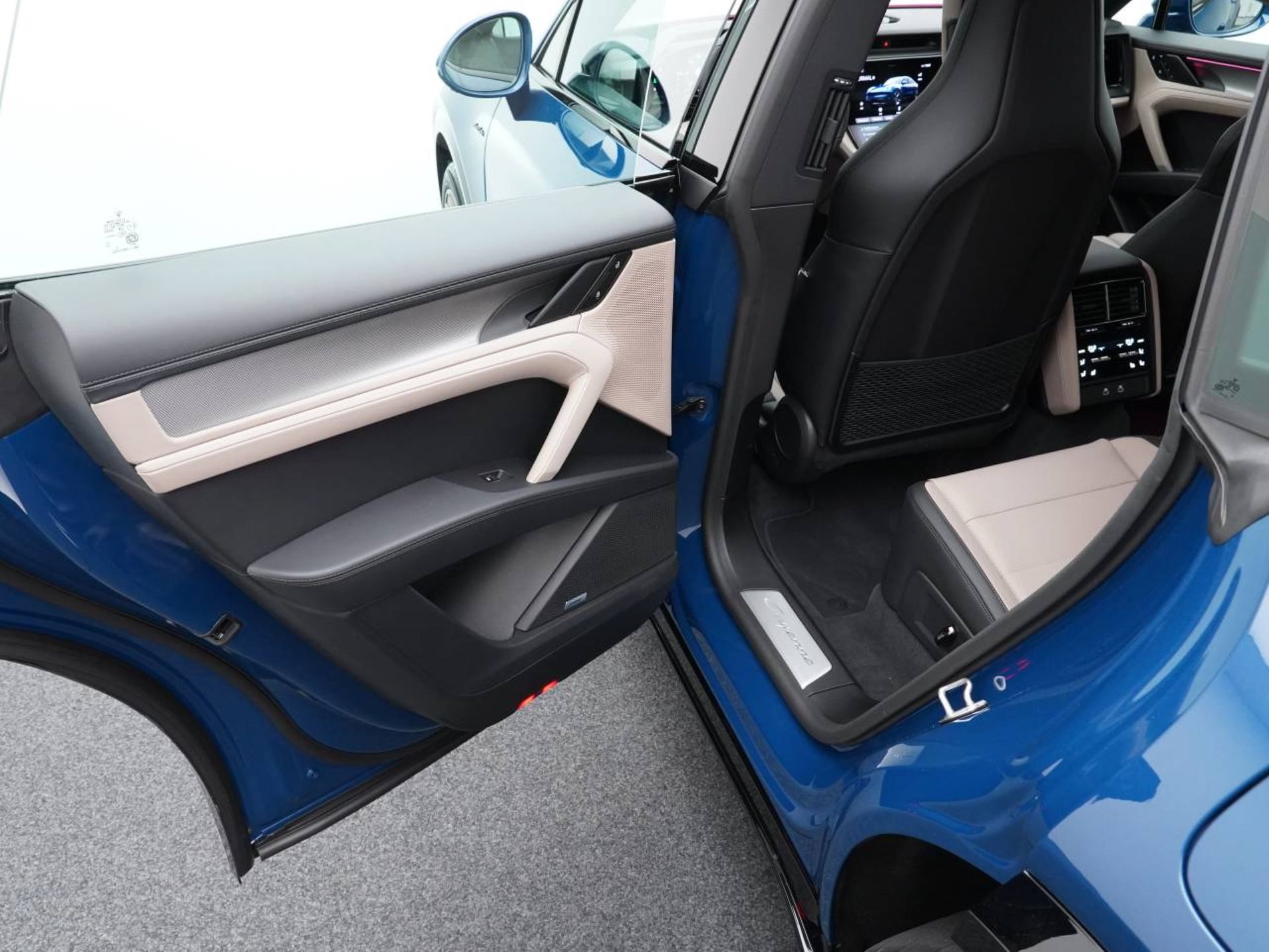 PORSCHE Cayenne S Coupé Electric-image-26