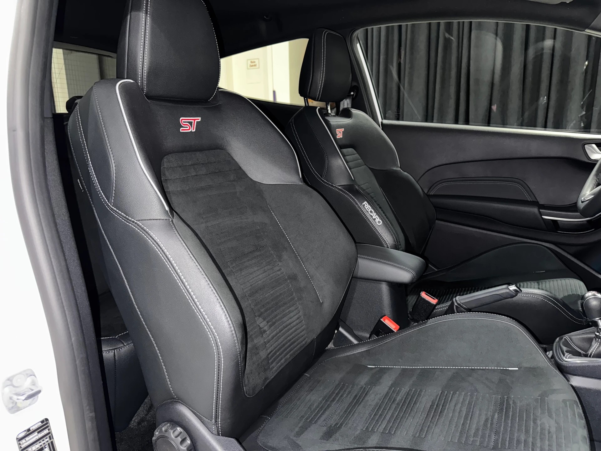 FORD Fiesta 1.5 SCTi ST Edition-image-12