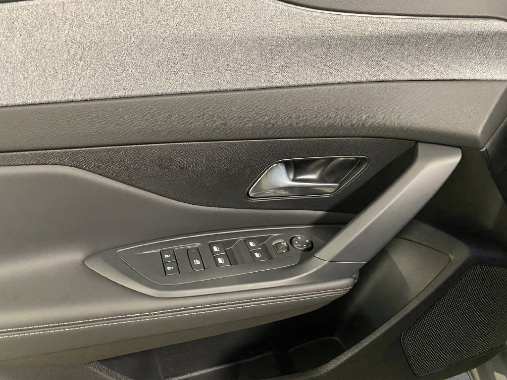 PEUGEOT 408 1.2 Hybrid Allure-image-11