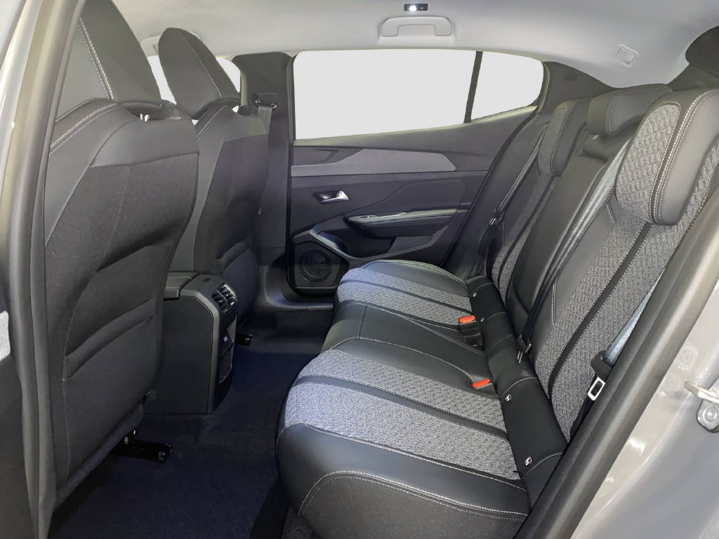 PEUGEOT 408 1.2 Hybrid Allure-image-12