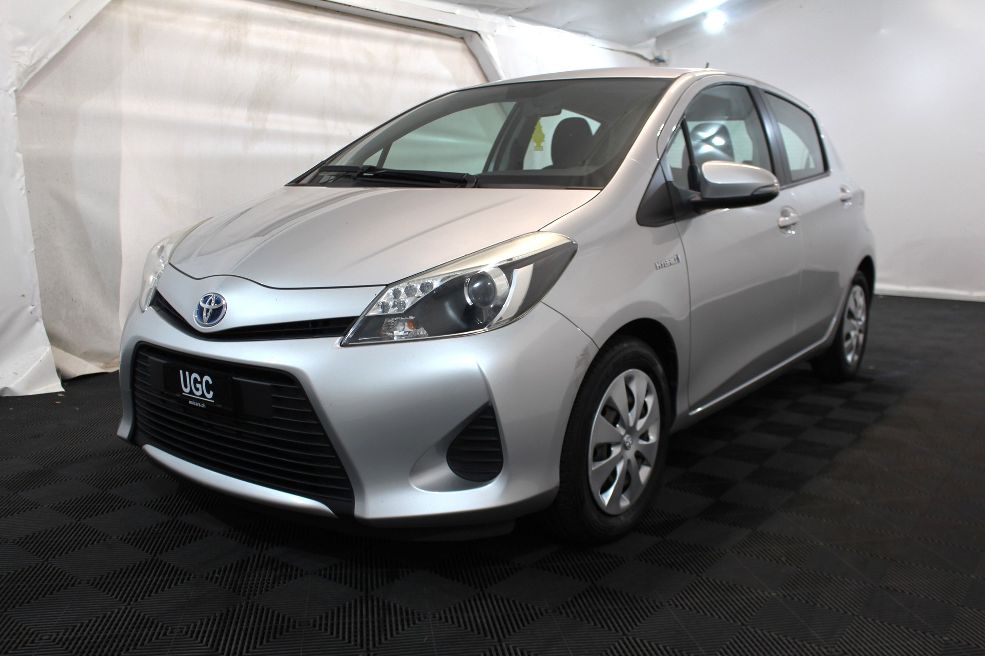 TOYOTA Yaris 1.5 VVT-i HSD Luna-image-2