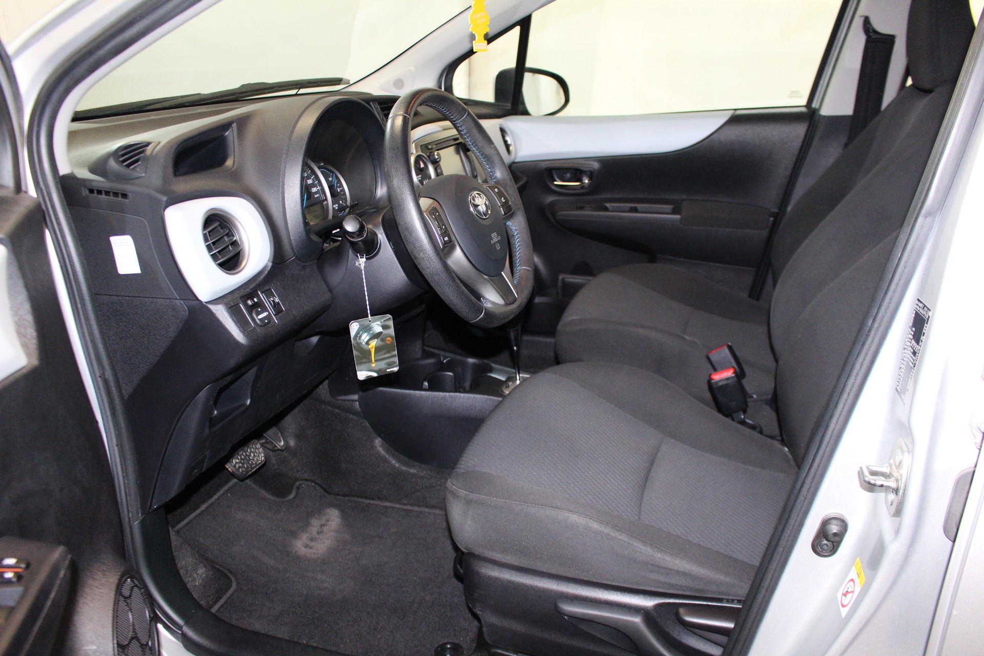TOYOTA Yaris 1.5 VVT-i HSD Luna-image-6