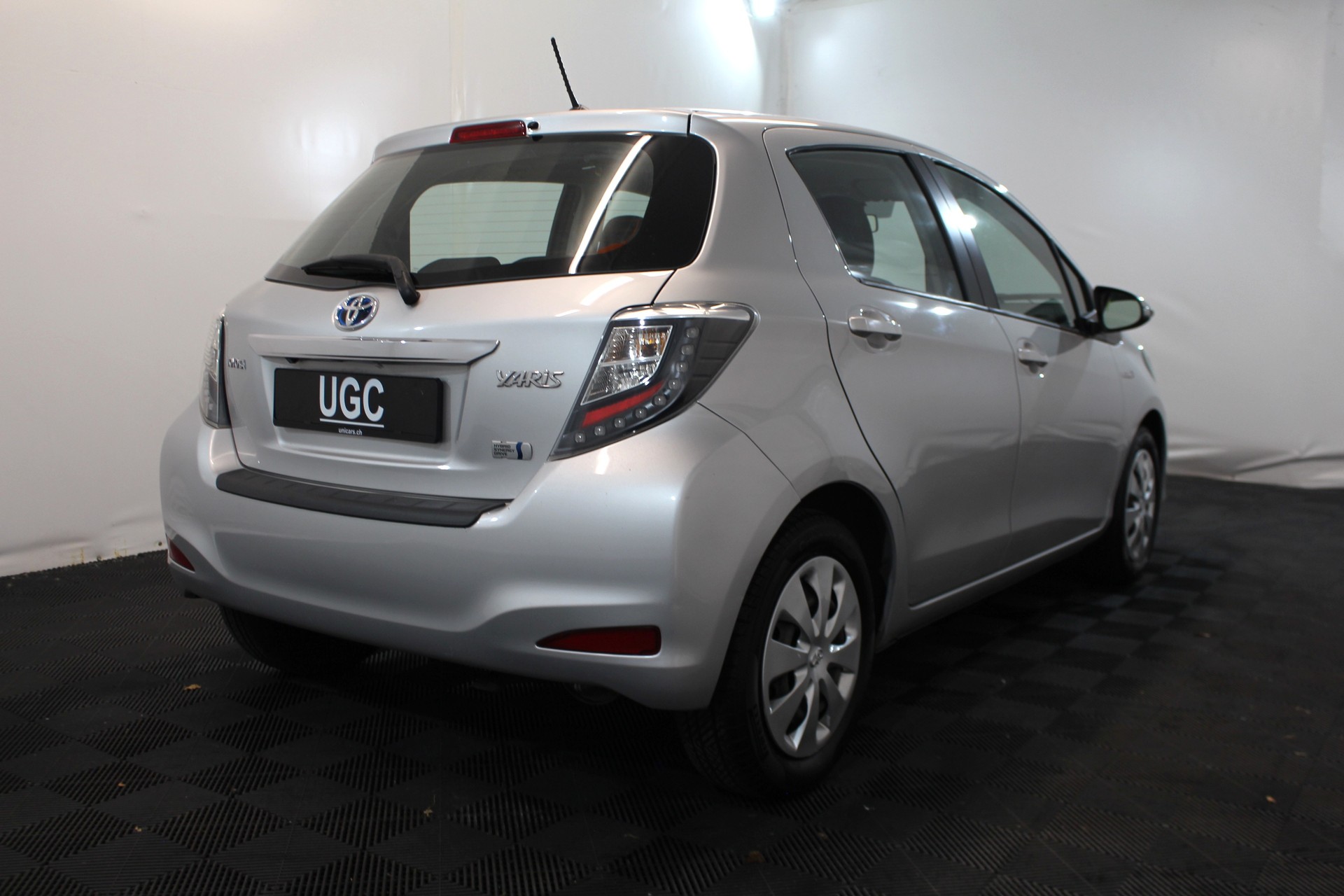 TOYOTA Yaris 1.5 VVT-i HSD Luna-image-5