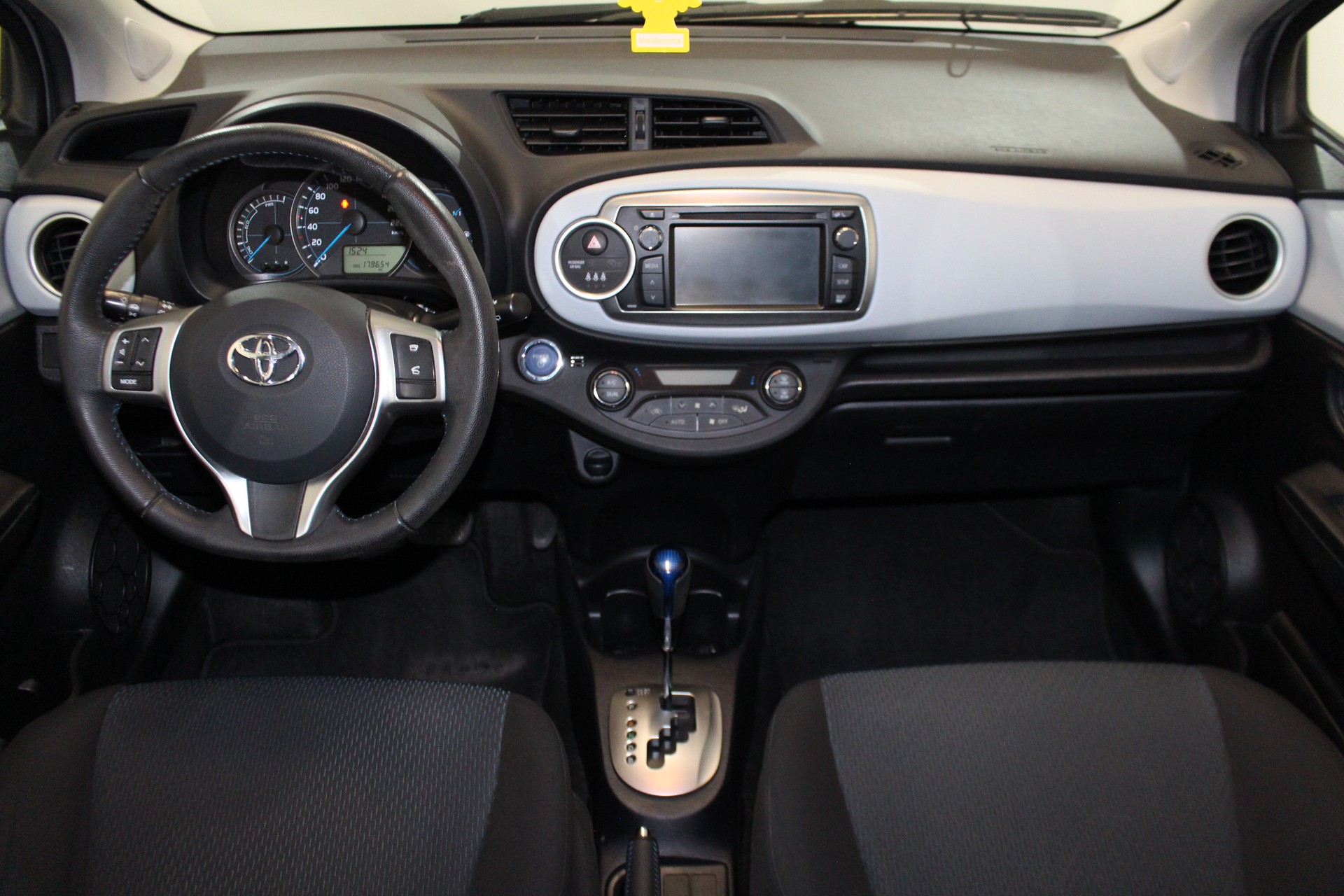 TOYOTA Yaris 1.5 VVT-i HSD Luna-image-12