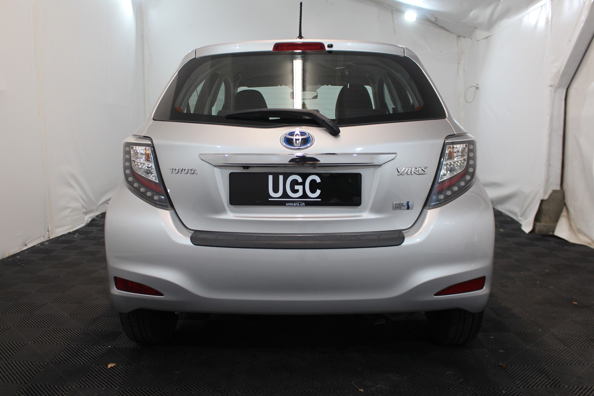 TOYOTA Yaris 1.5 VVT-i HSD Luna-image-4