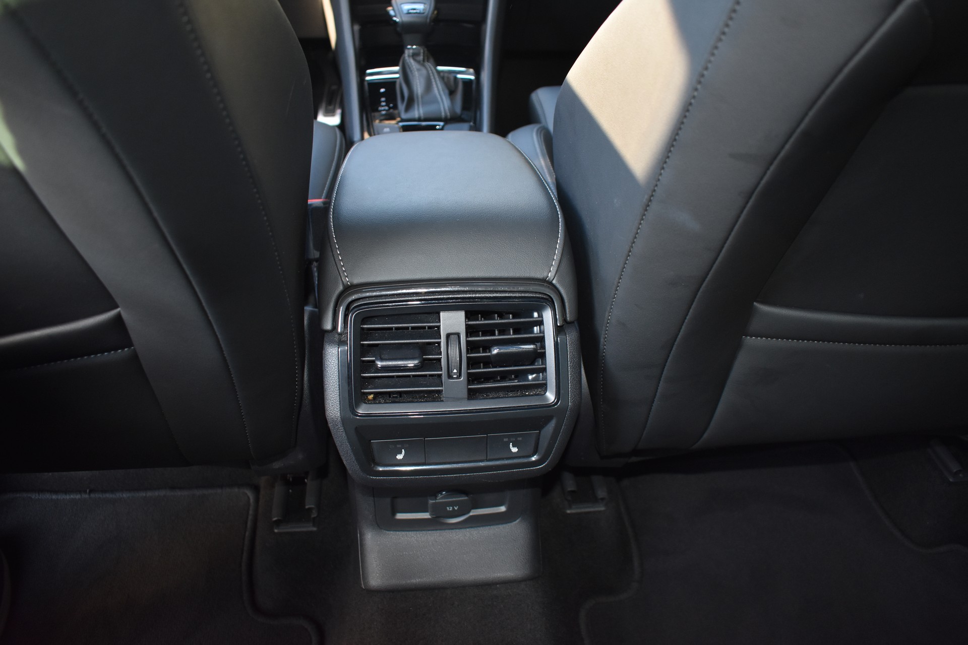 SKODA Karoq 2.0 TSI SportLine 4x4 DSG-image-9