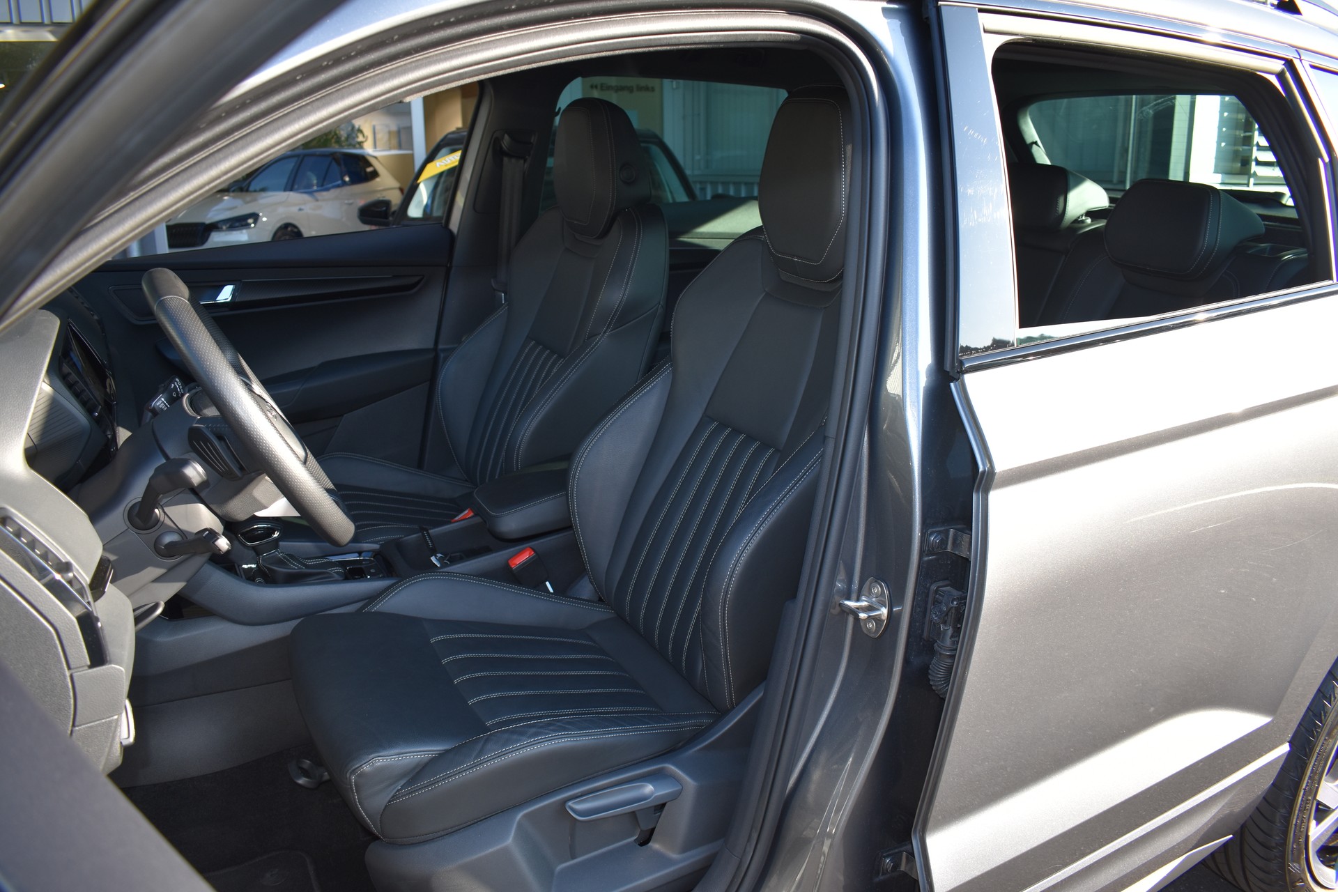 SKODA Karoq 2.0 TSI SportLine 4x4 DSG-image-8