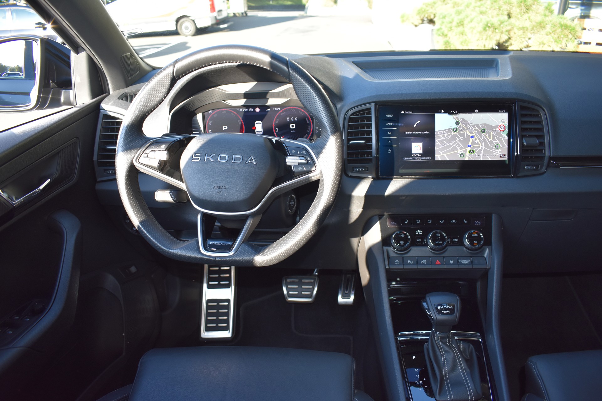 SKODA Karoq 2.0 TSI SportLine 4x4 DSG-image-6