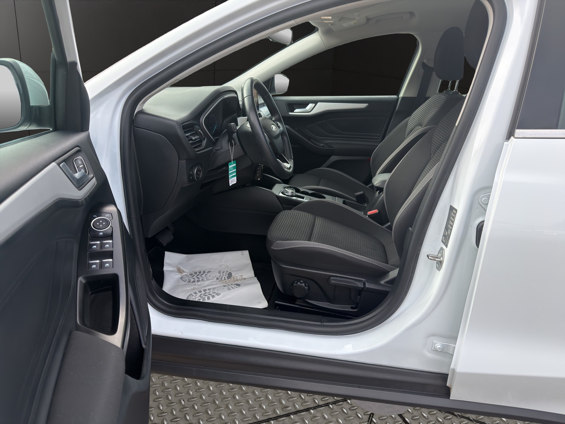 FORD Focus 1.5 TDCi Titanium Automatic-image-8