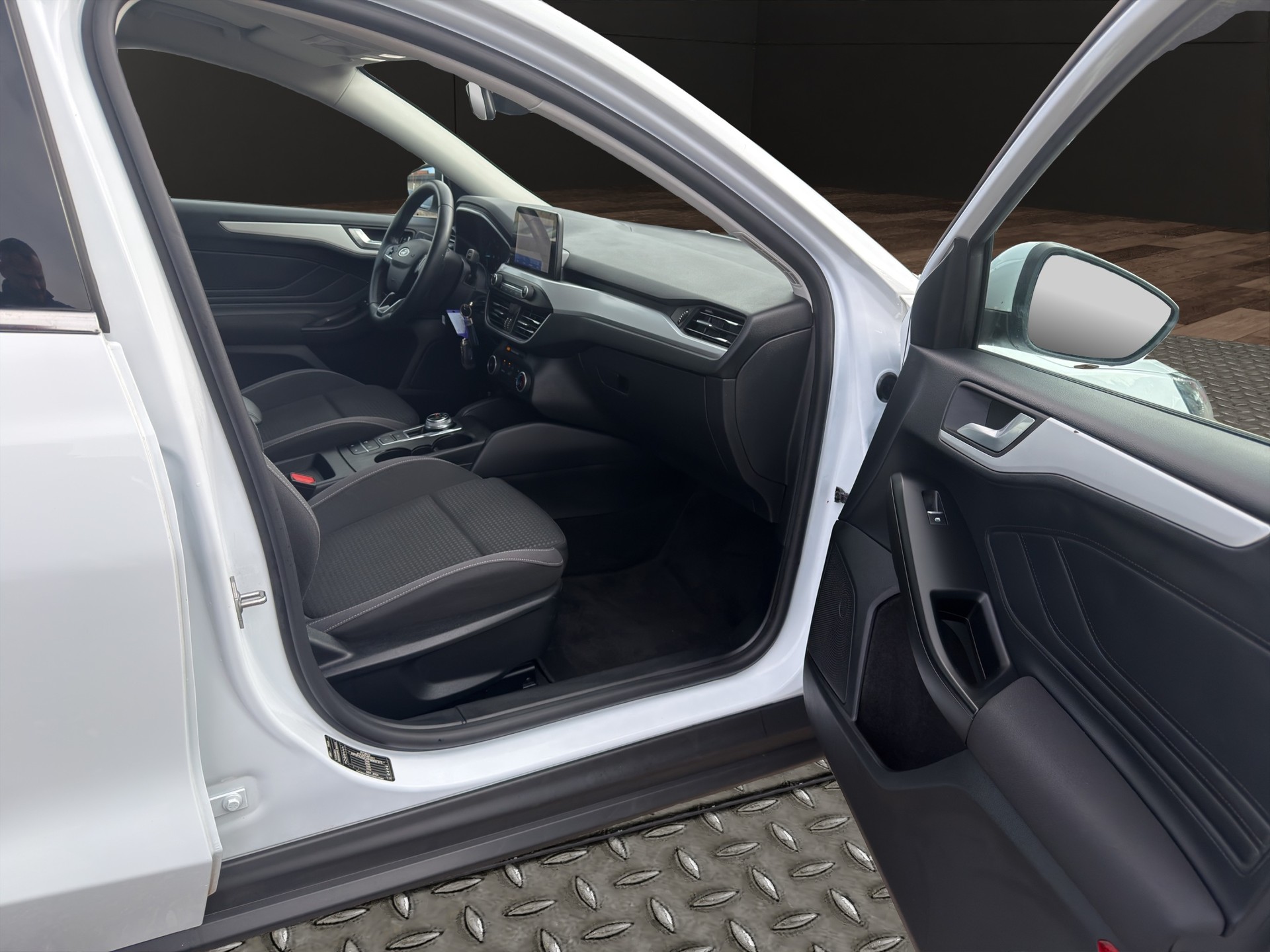 FORD Focus 1.5 TDCi Titanium Automatic-image-12