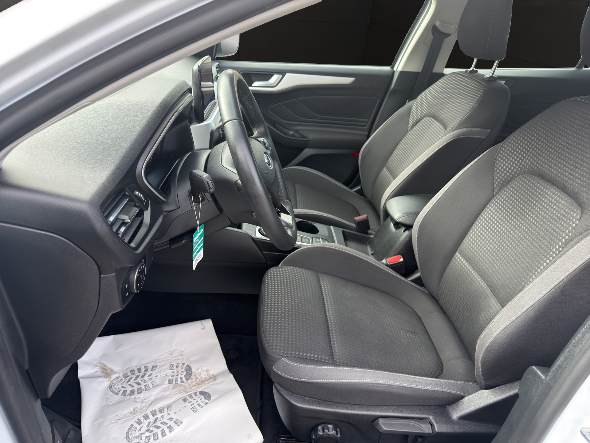 FORD Focus 1.5 TDCi Titanium Automatic-image-10