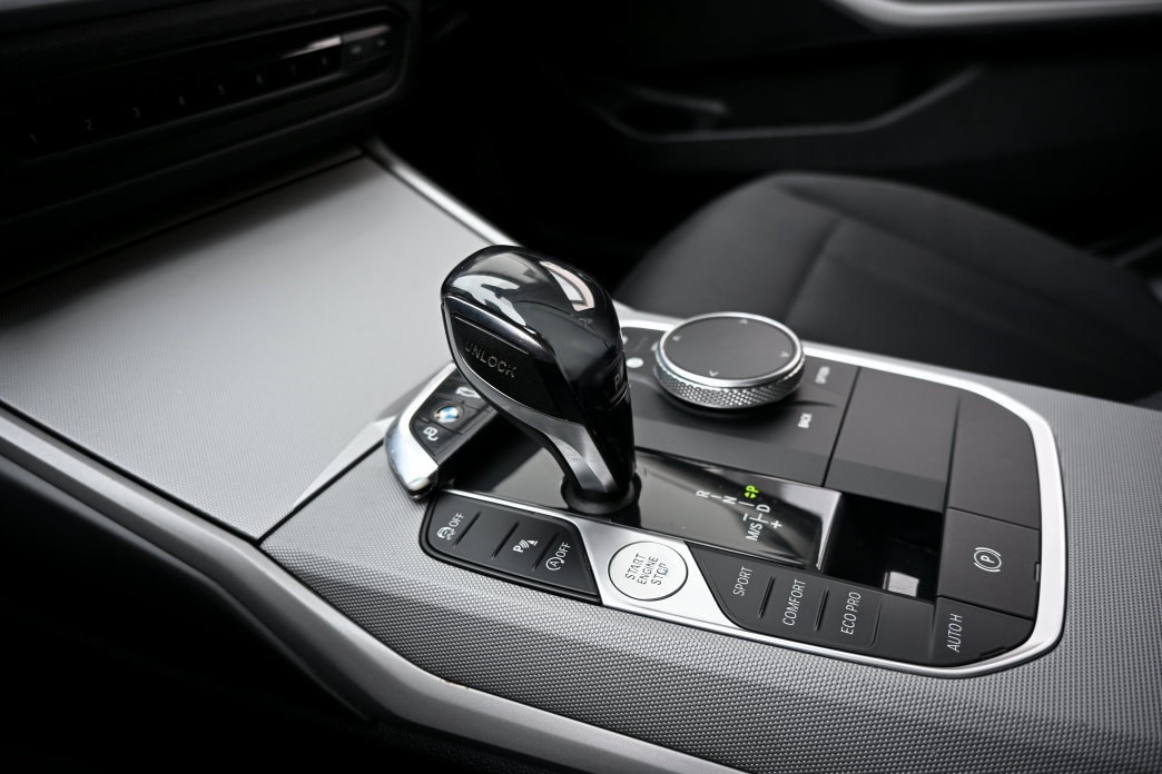 BMW 320d xDrive Touring Steptronic-image-8